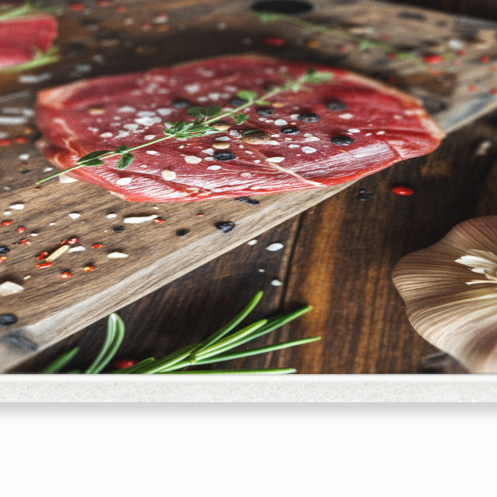 Geruchsneutraler waschbarer Teppich fürs Esszimmer mit Motiv Frische Gewürze in seitlicher Ansicht