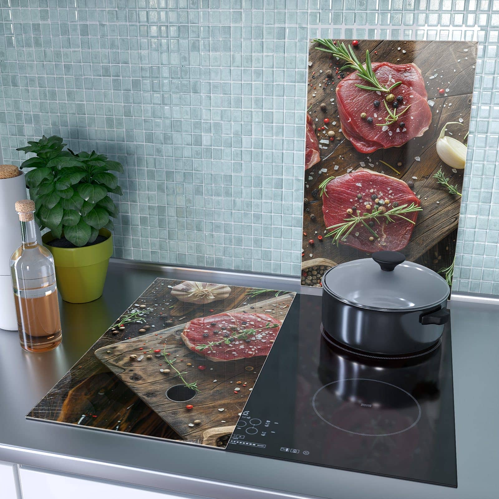2-teilige Herdabdeckplatte aus Glas mit Frische Gewürze-Motiv als Spritzschutz hinter dem Kochfeld