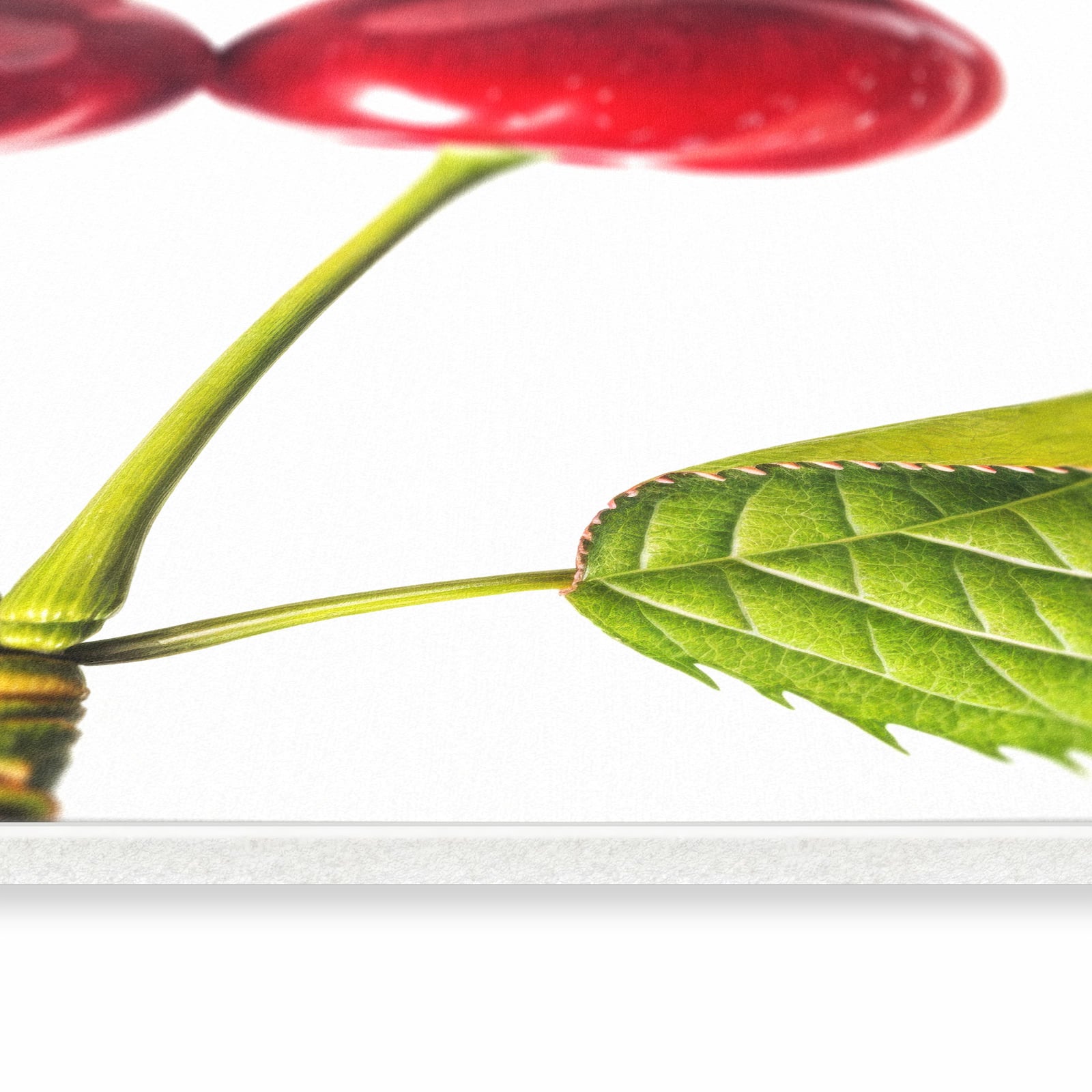 Schmutzabweisender waschbarer Küchenteppich mit Motiv Kirschen Duo in seitlicher Ansicht