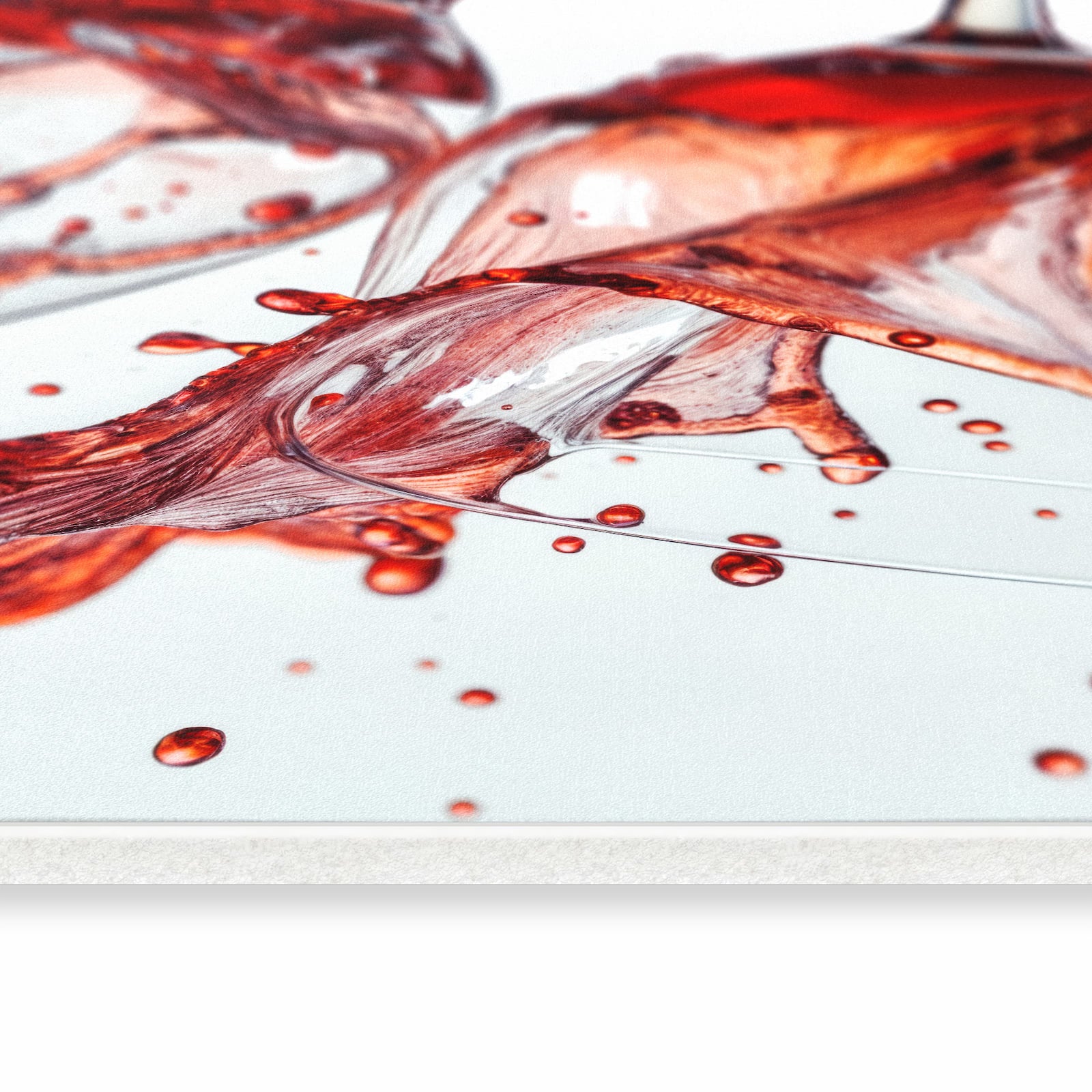 Fleckenresistenter rutschfester Küchenteppich mit Motiv Weinkelchplätschern in seitlicher Ansicht