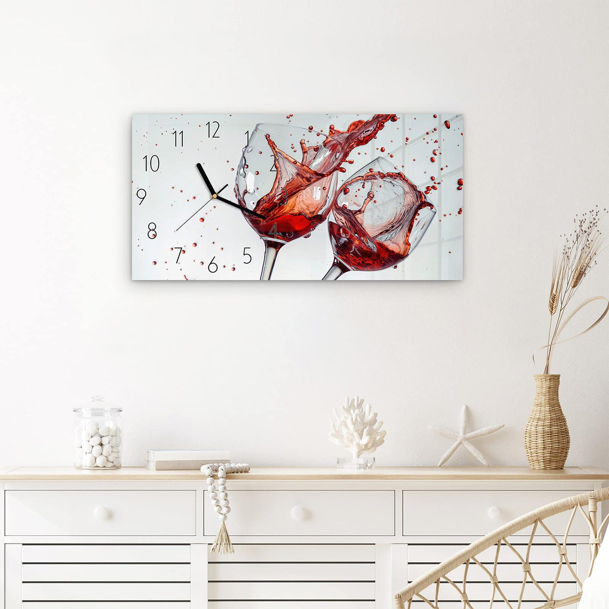 Wanduhr Plätschernder Weinkelch aus Glas – Querformat 60 × 30 cm – Rotwein spritzt aus zwei Gläsern
