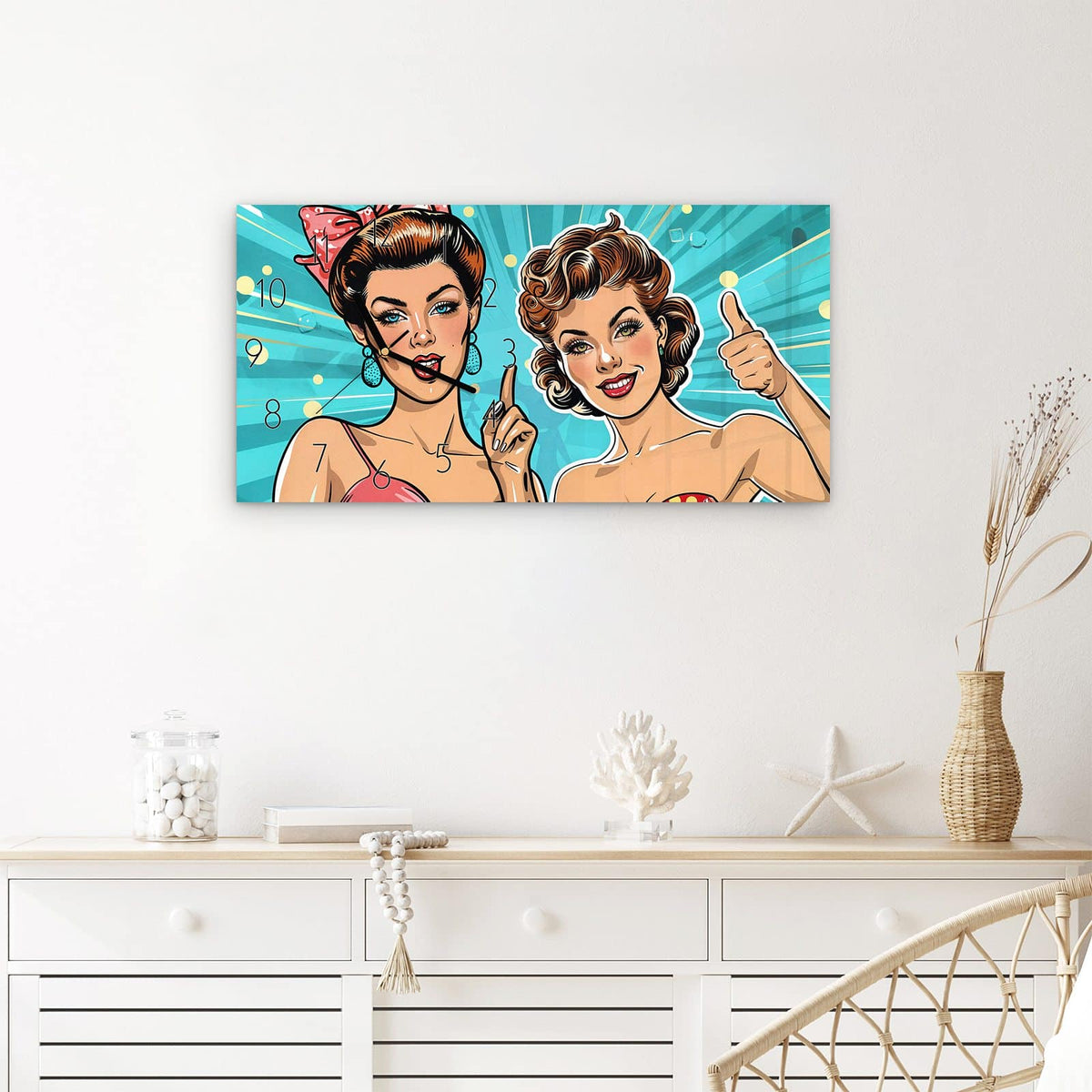 Wanduhr Retro Frauen Illustration aus Glas – Querformat 60 × 30 cm – Zwei Pop-Art-Frauen mit Retro-Frisuren