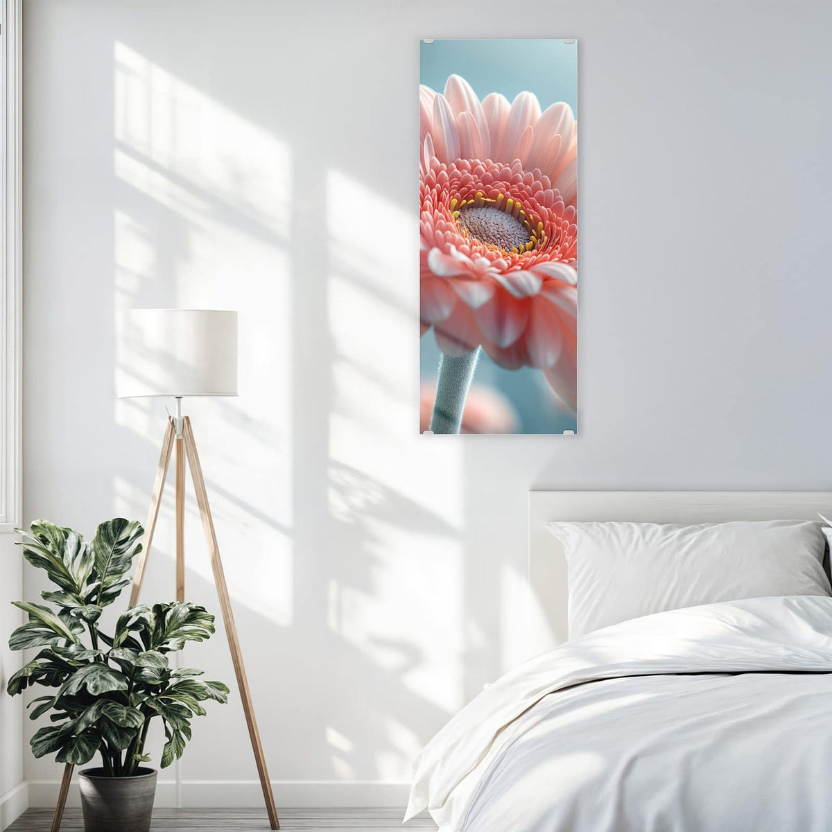 Glasbild Rosa Gerbera an der Wand – Makro einer rosa Gerbera vor hellblauem Grund