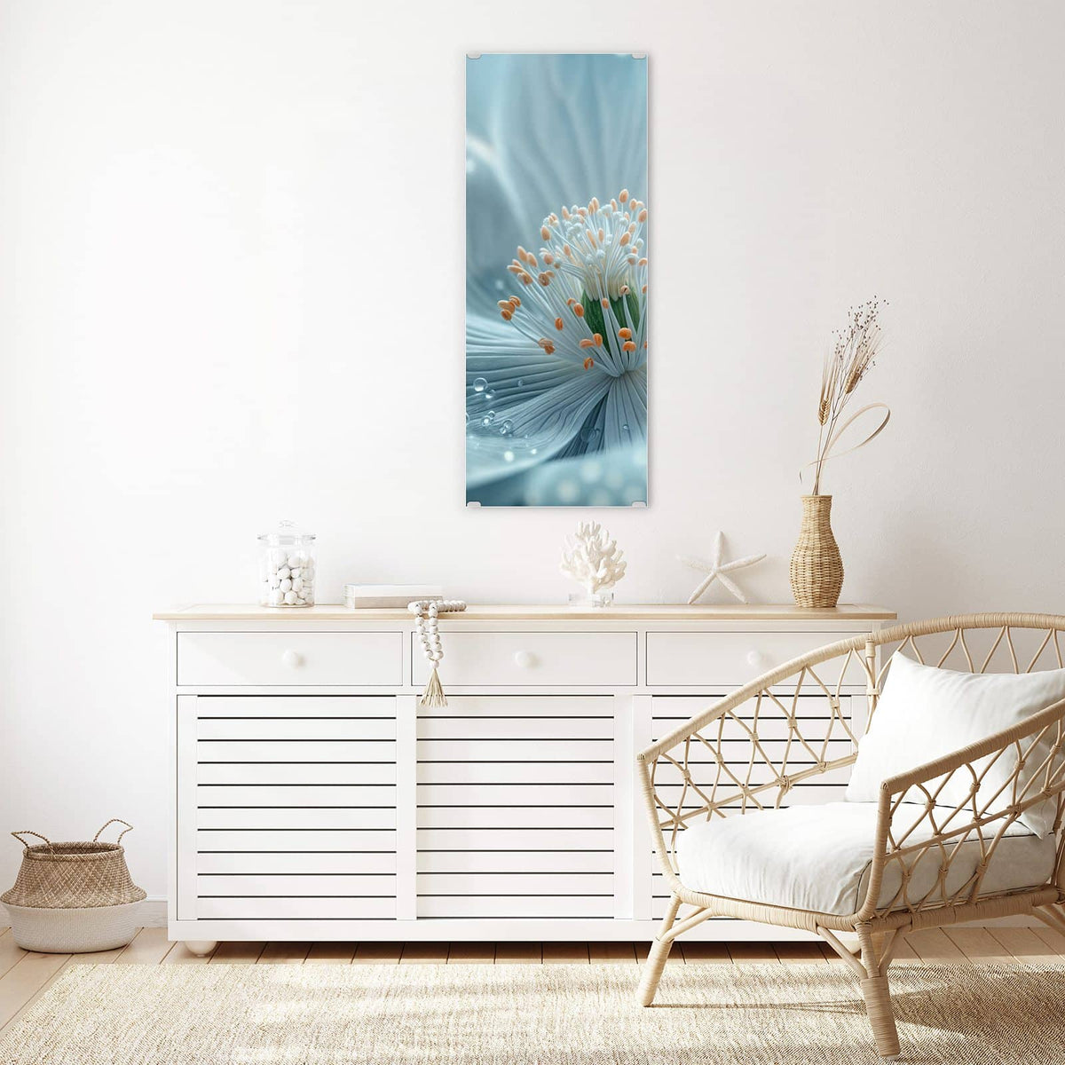 Wandbild - Eisblaue Blüte - Hochformat – Blaue Blüte mit Tautropfen