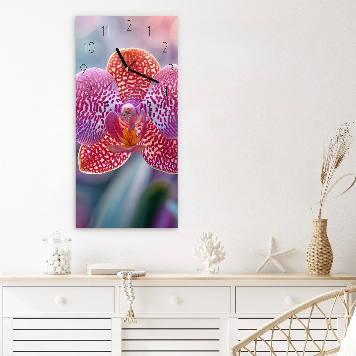 Wanduhr Exotische Orchidee aus Glas – Hochformat 30 × 60 cm – Orchideenblüte im verträumten Bokeh