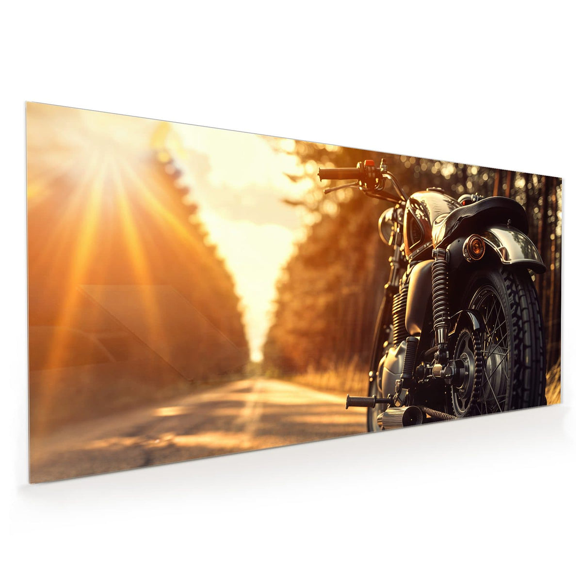 Küchenrückwand aus Glas im Hochformat: Klassisches Motorrad von schräg hinten auf Waldstraße, Sonne steht tief dahinter, goldenes Gegenlicht