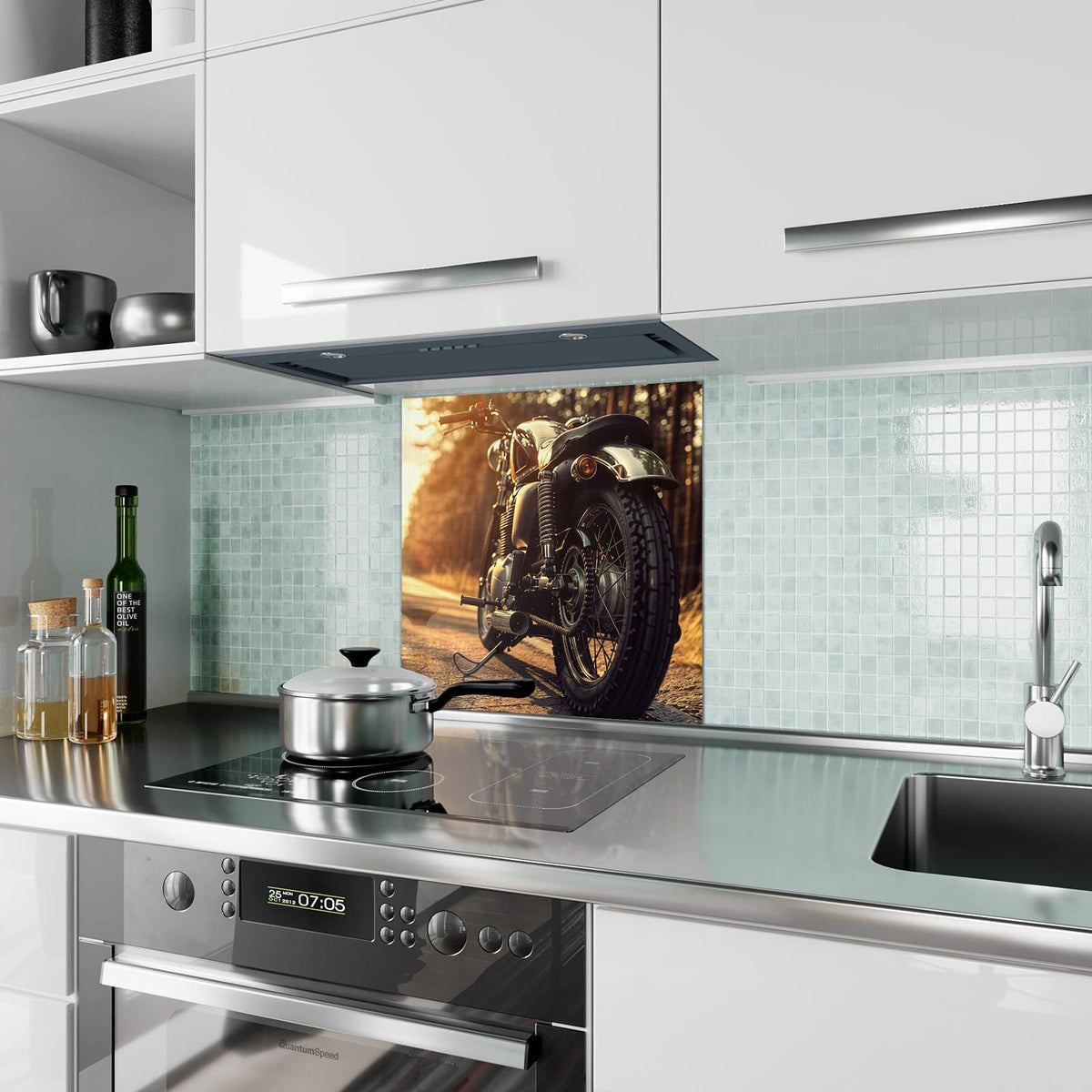 Küchenrückwand Motorrad im Gegenlicht aus Glas – Motorrad im goldenen Gegenlicht