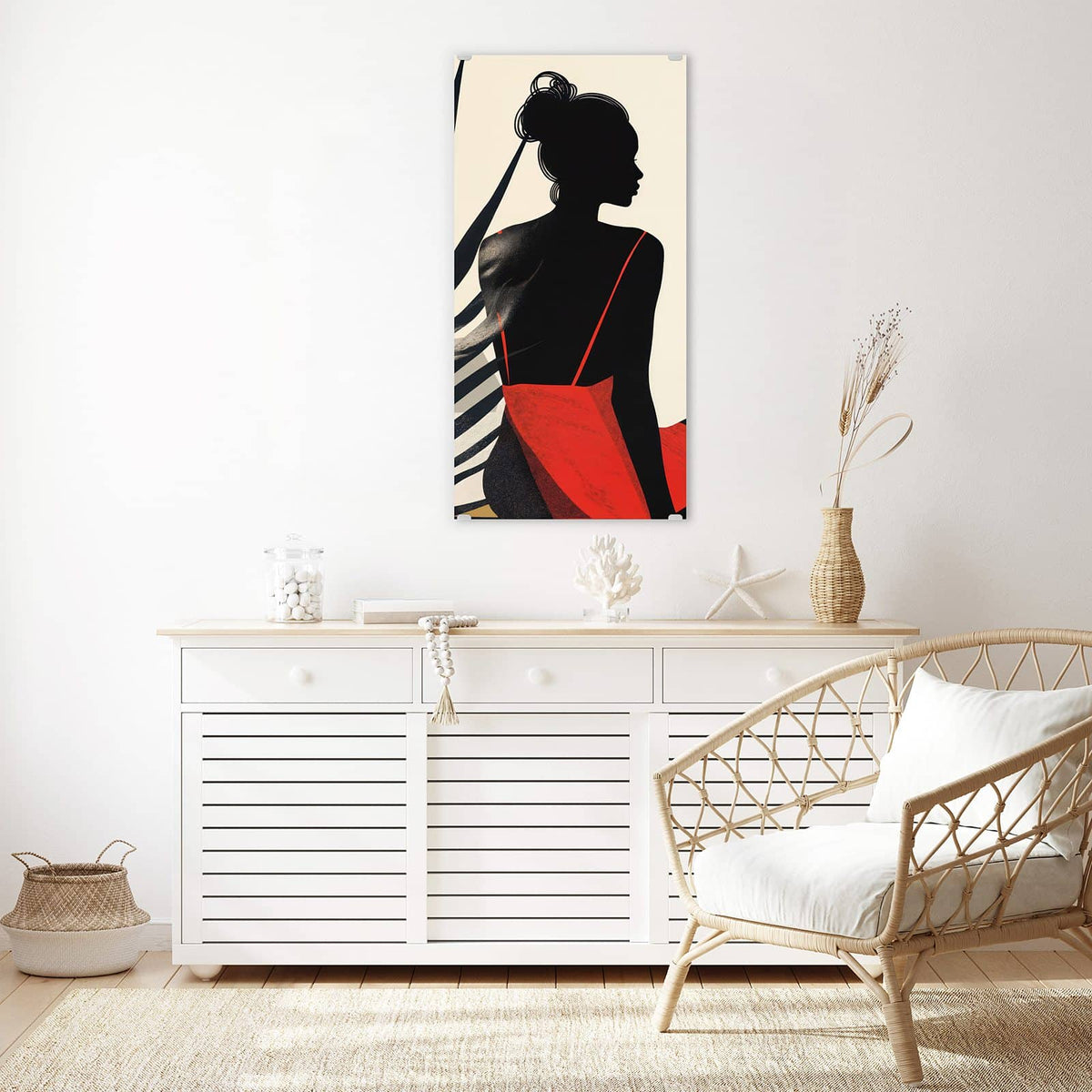 Glasbild Frau im roten Kleid an der Wand – Grafische schwarze Silhouette einer sitzenden Frau im roten Kleid neben gelbem Sonnenkreis