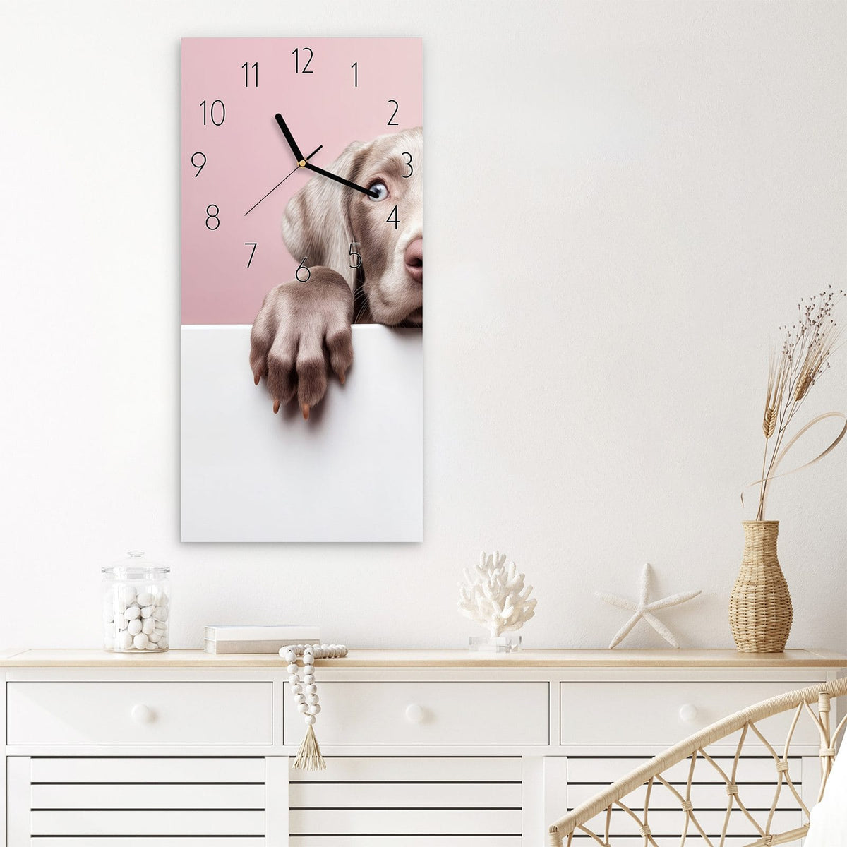 Wanduhr Niedlicher Welpe aus Glas – Welpe mit blauen Augen vor Rosa