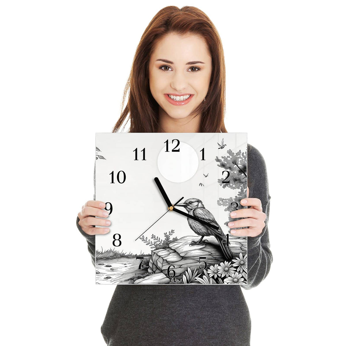 Quadratische Wanduhr aus Glas Vogel auf dem Felsen in zwei Händen gehalten – Größenvergleich, 30 × 30 cm