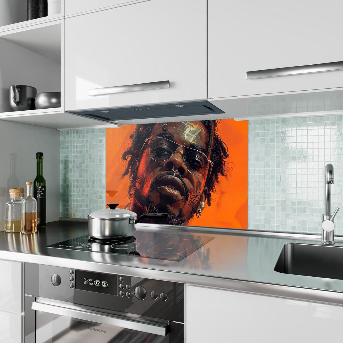 Küchenrückwand aus Glas Mann mit Pilotenbrille im Hochformat als Spritzschutz hinter dem Kochfeld, über dem Fliesenspiegel montiert