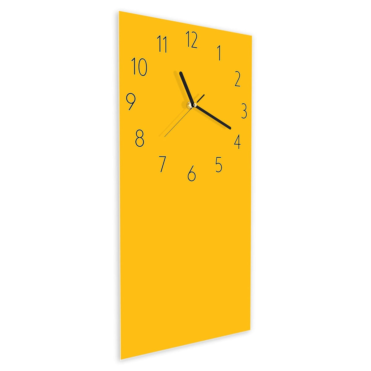 Wanduhr aus Glas im Hochformat Bernsteingelb schräg von der Seite, 4 mm starkes Glas