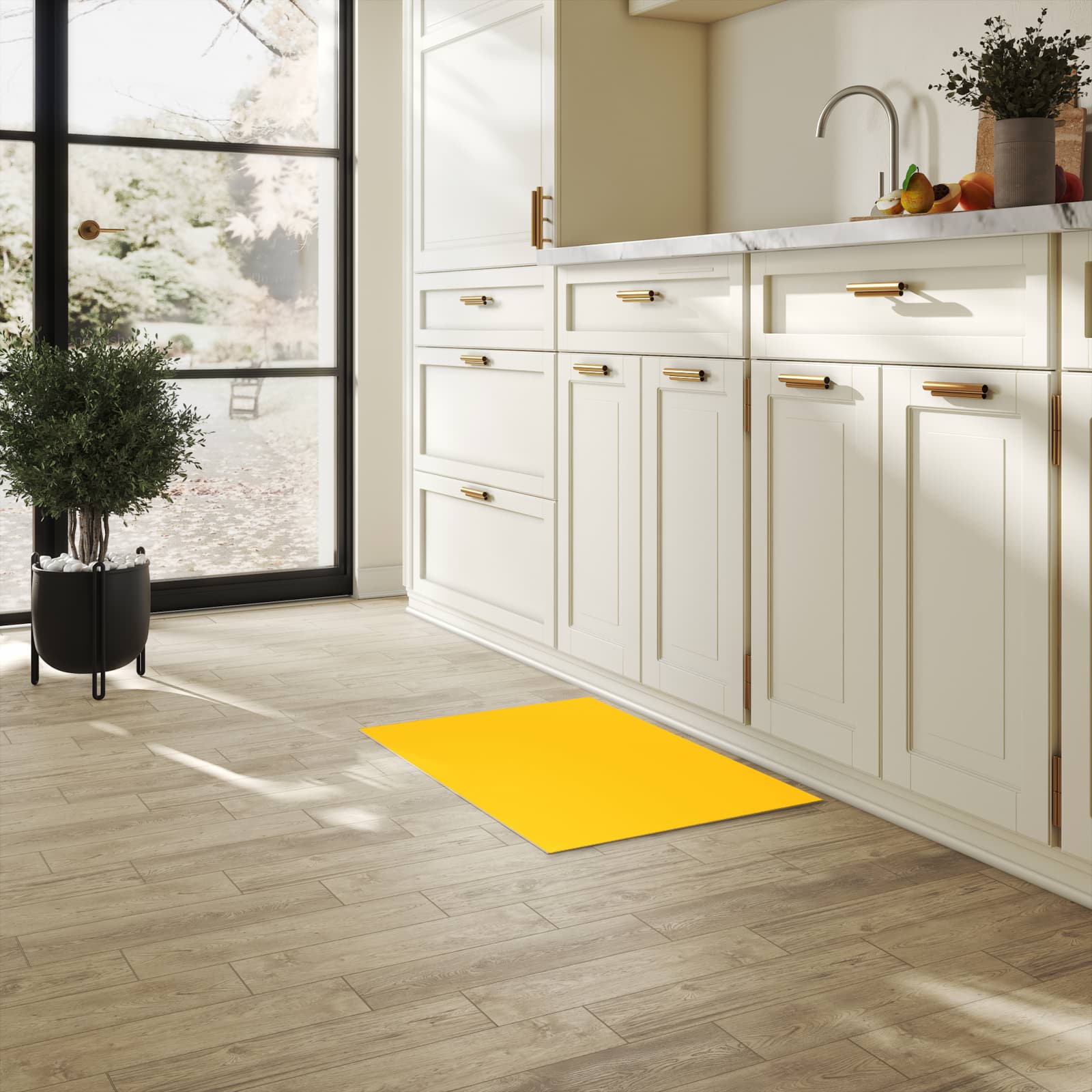 Rutschhemmender dünner Teppich mit Motiv Oranger Hintergrund I in heller Küche