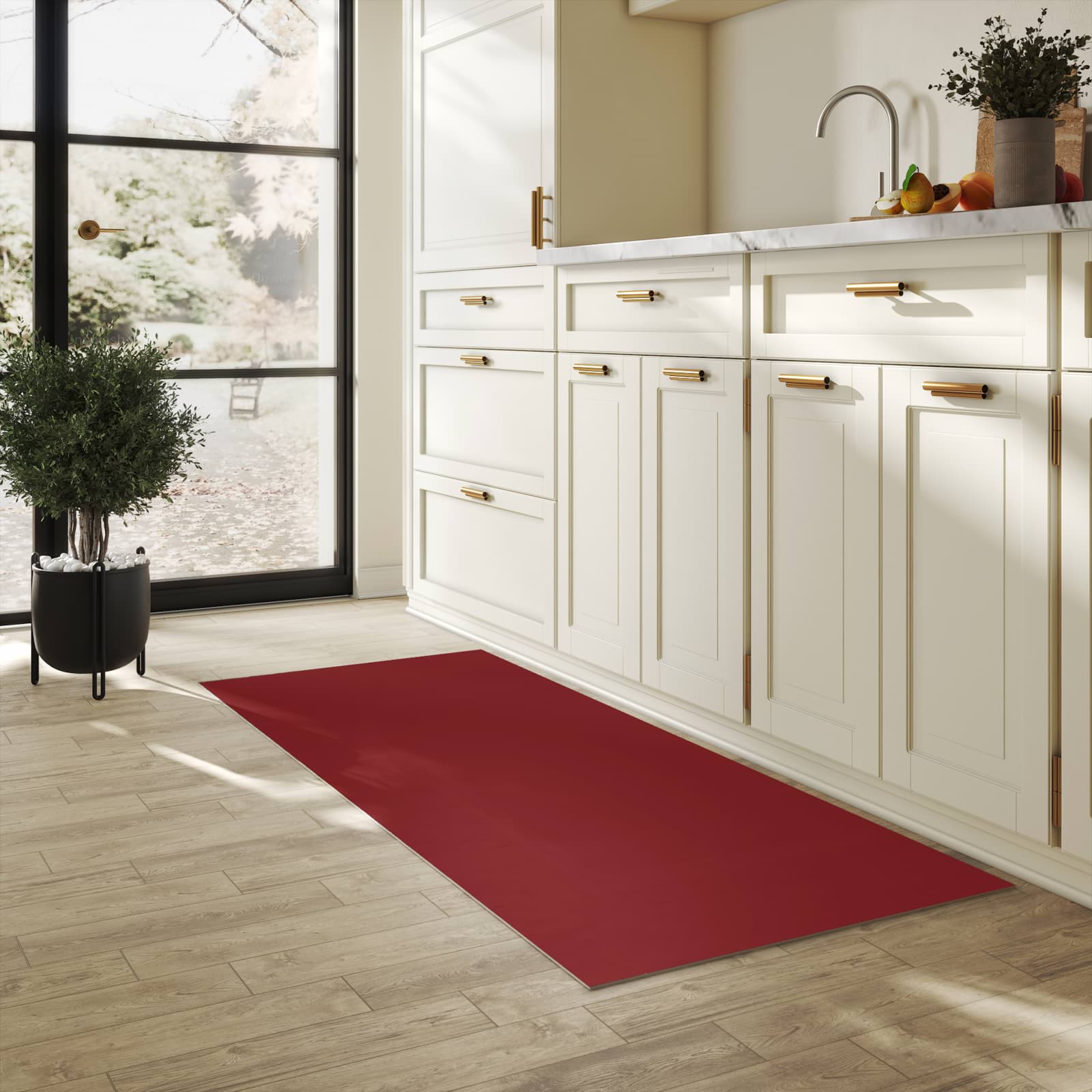 Wasserabweisender Küchenvorleger mit Motiv Weinroter Hintergrund I in heller Küche