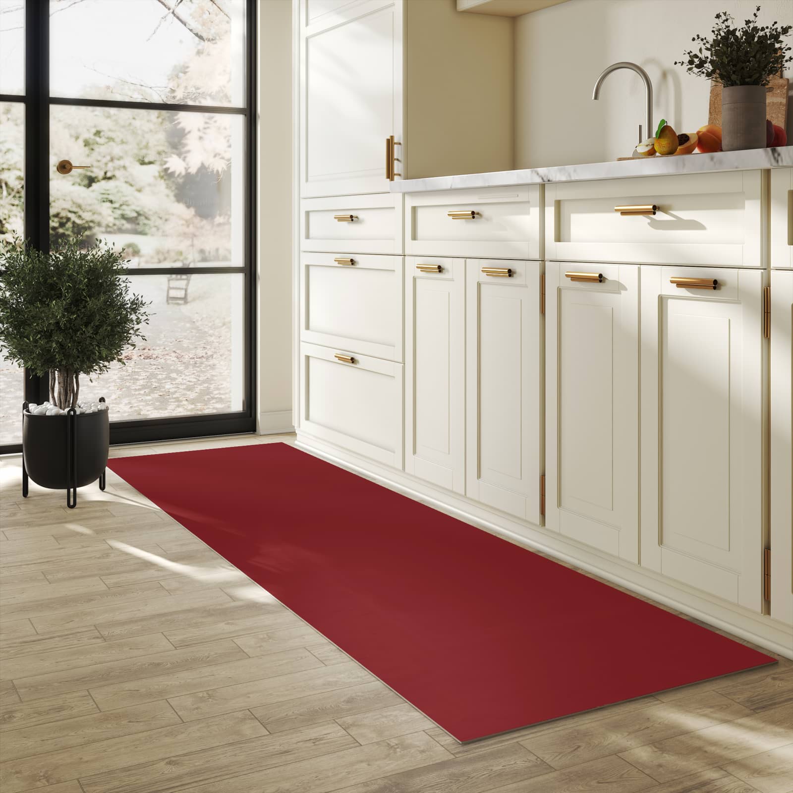 Schmutzabweisender Küchenläufer mit Motiv Weinroter Hintergrund I in heller Küche