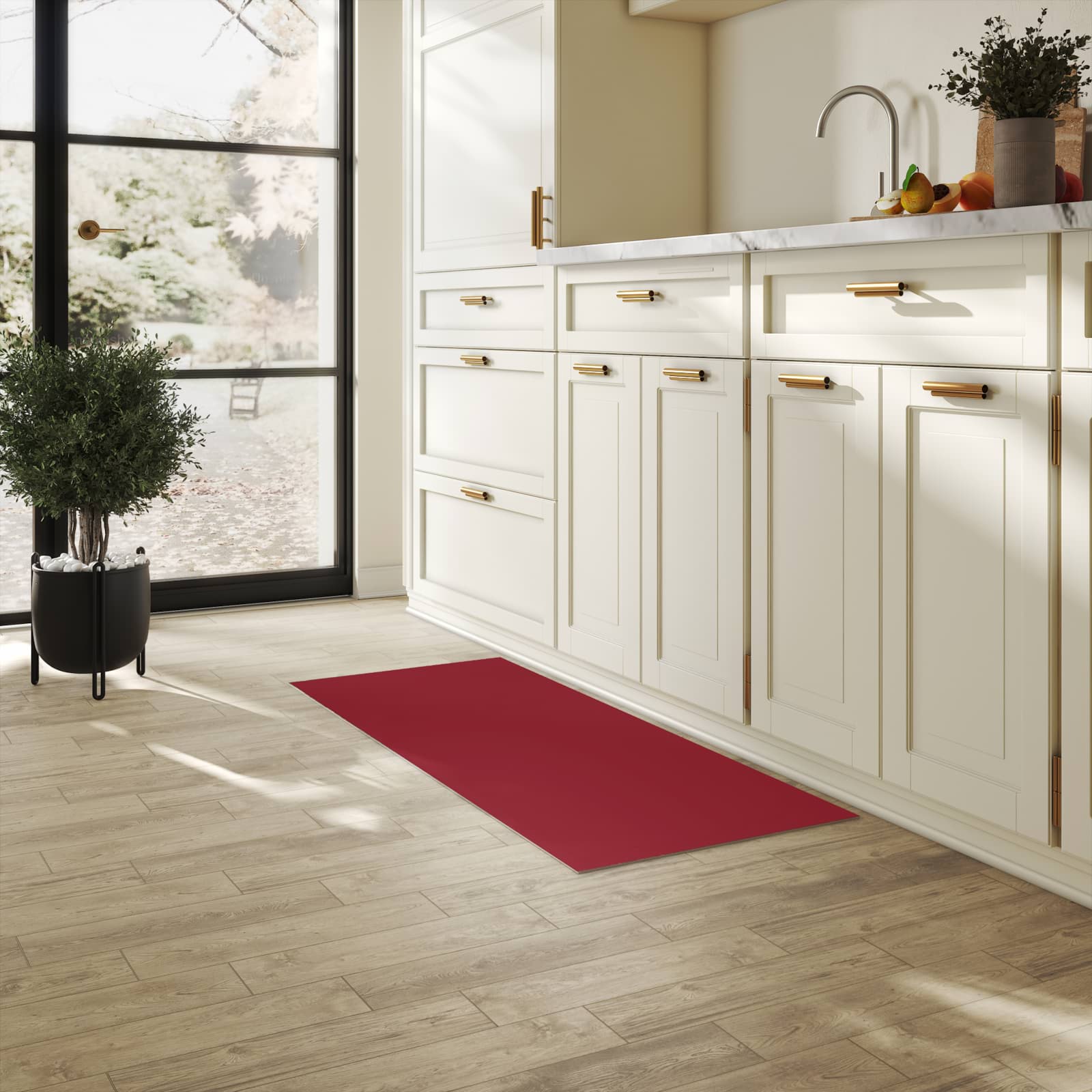 Wasserabweisender waschbarer Küchenläufer mit Motiv Weinroter Hintergrund II in heller Küche