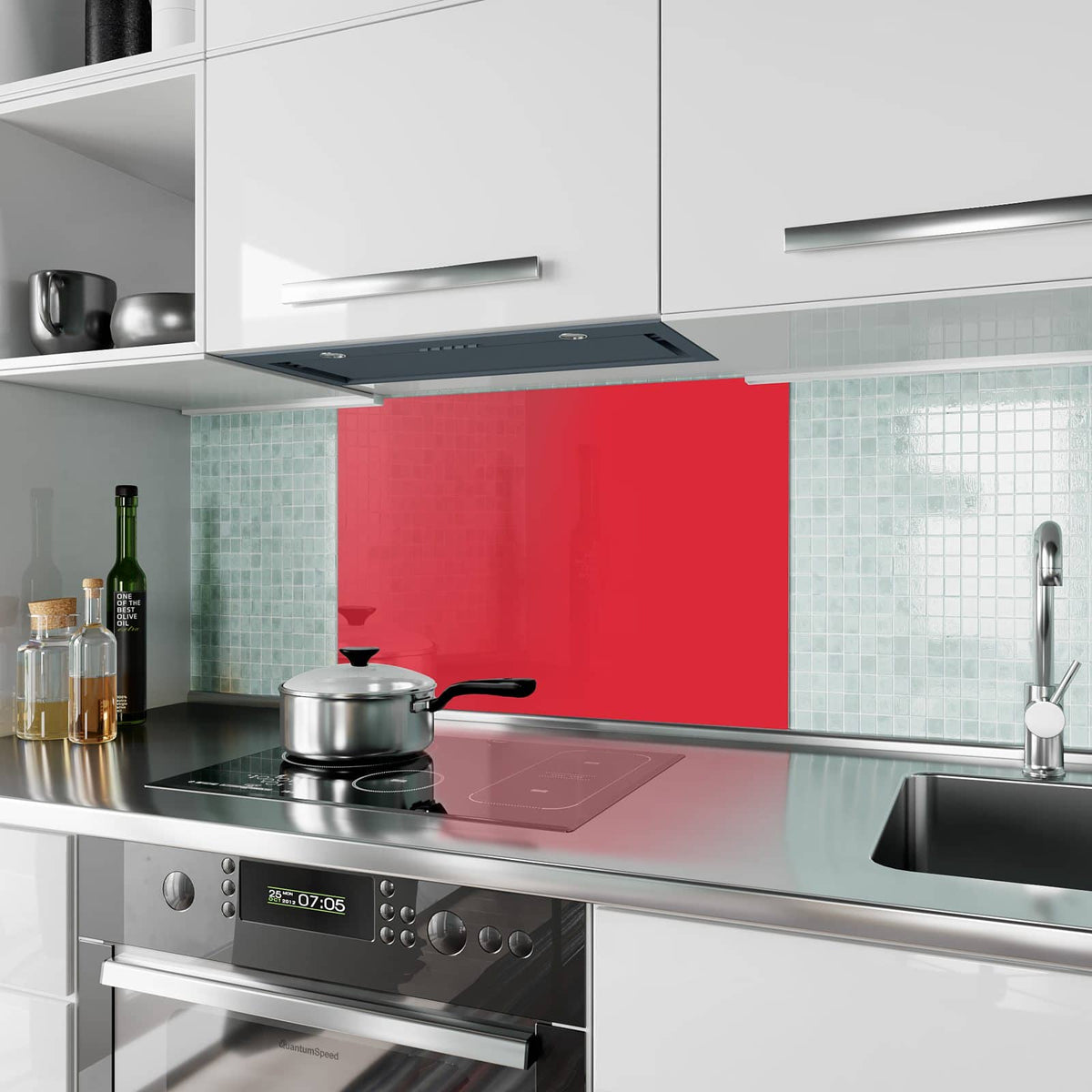 Küchenrückwand aus Glas Pinkroter Hintergrund im Hochformat als Spritzschutz hinter dem Kochfeld, über dem Fliesenspiegel montiert