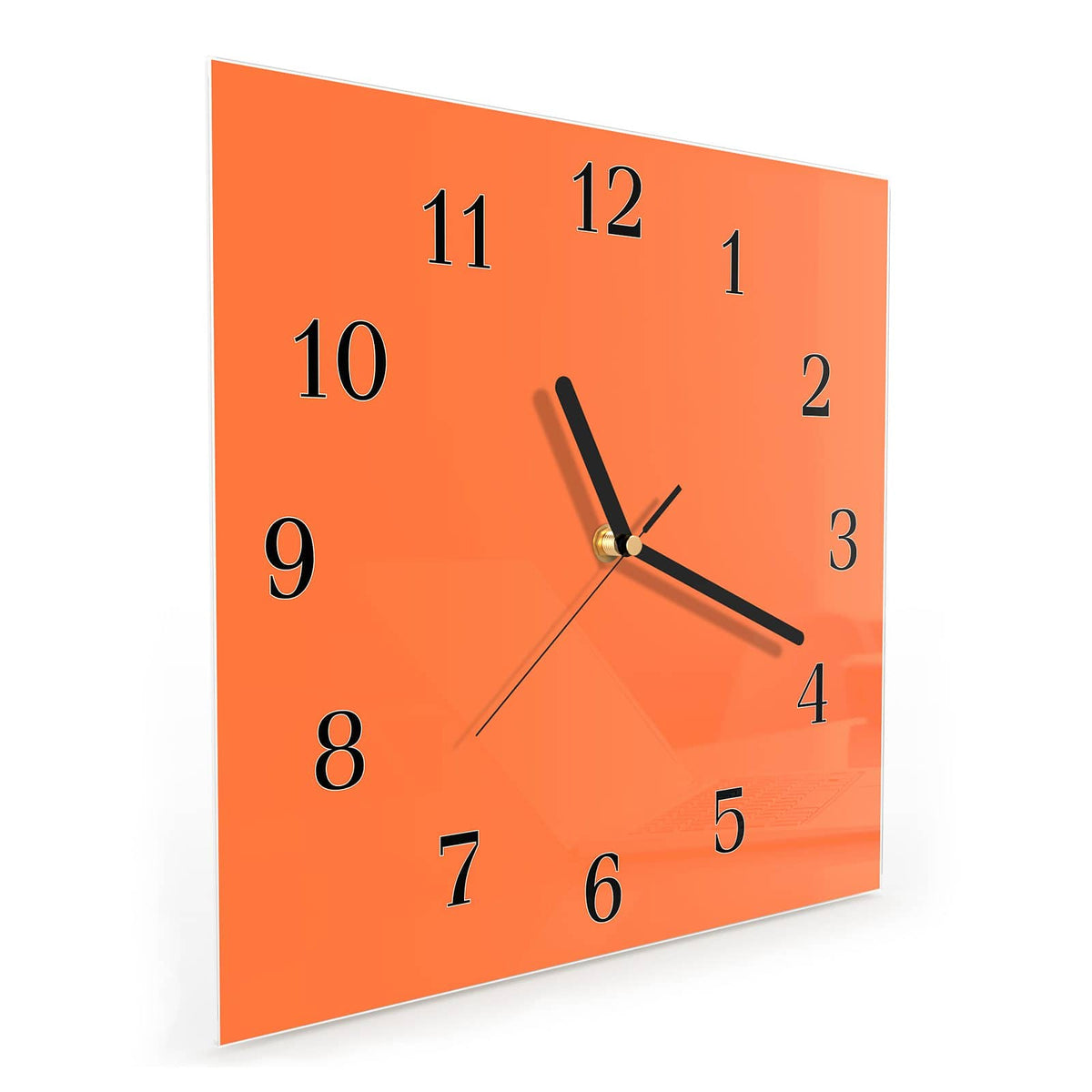Quadratische Wanduhr aus Glas Korallenorange schräg von der Seite, 4 mm starkes Glas