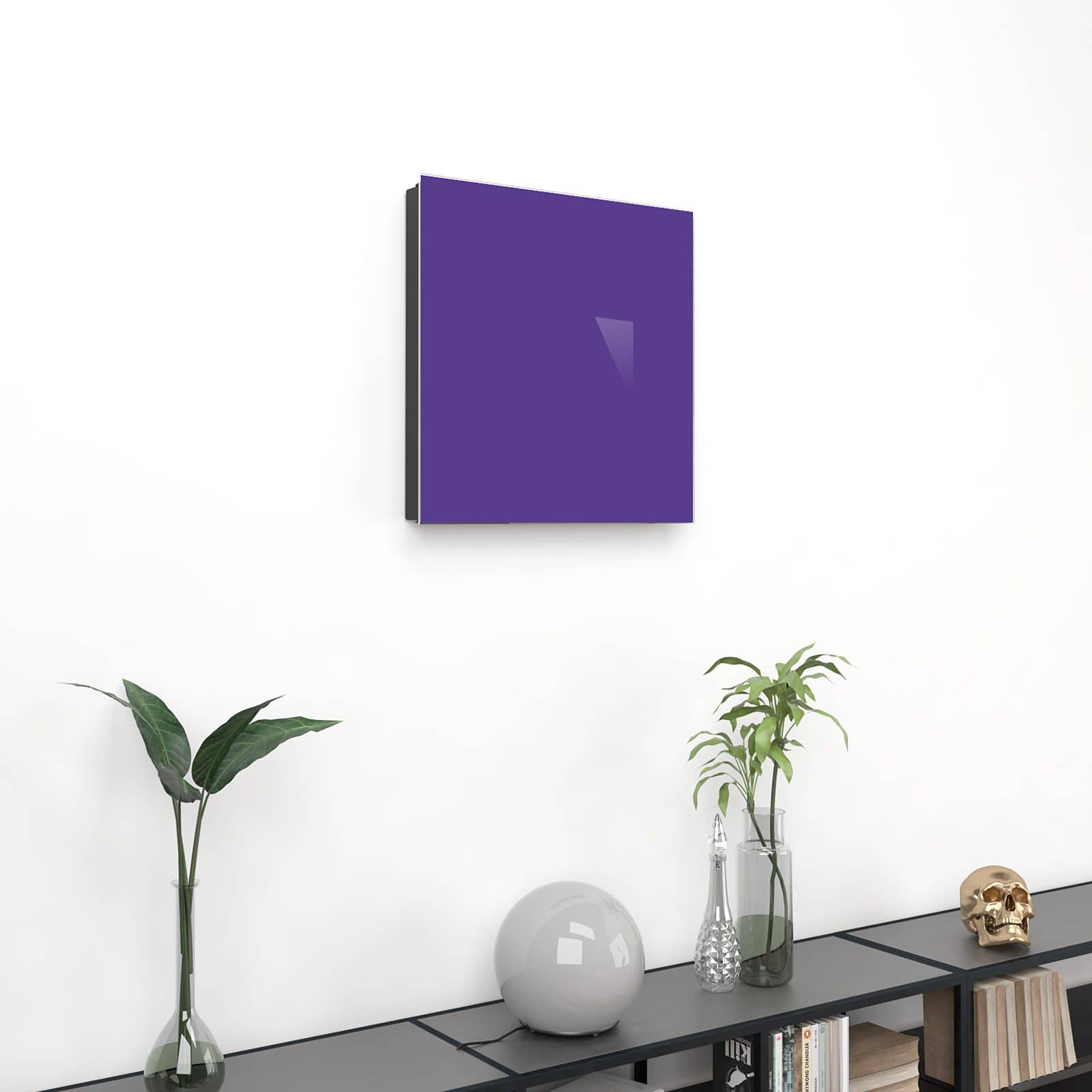 Platzsparender Schlüsselkasten XXL mit Motiv Lila Hintergrund I an Wand im Wohnzimmer