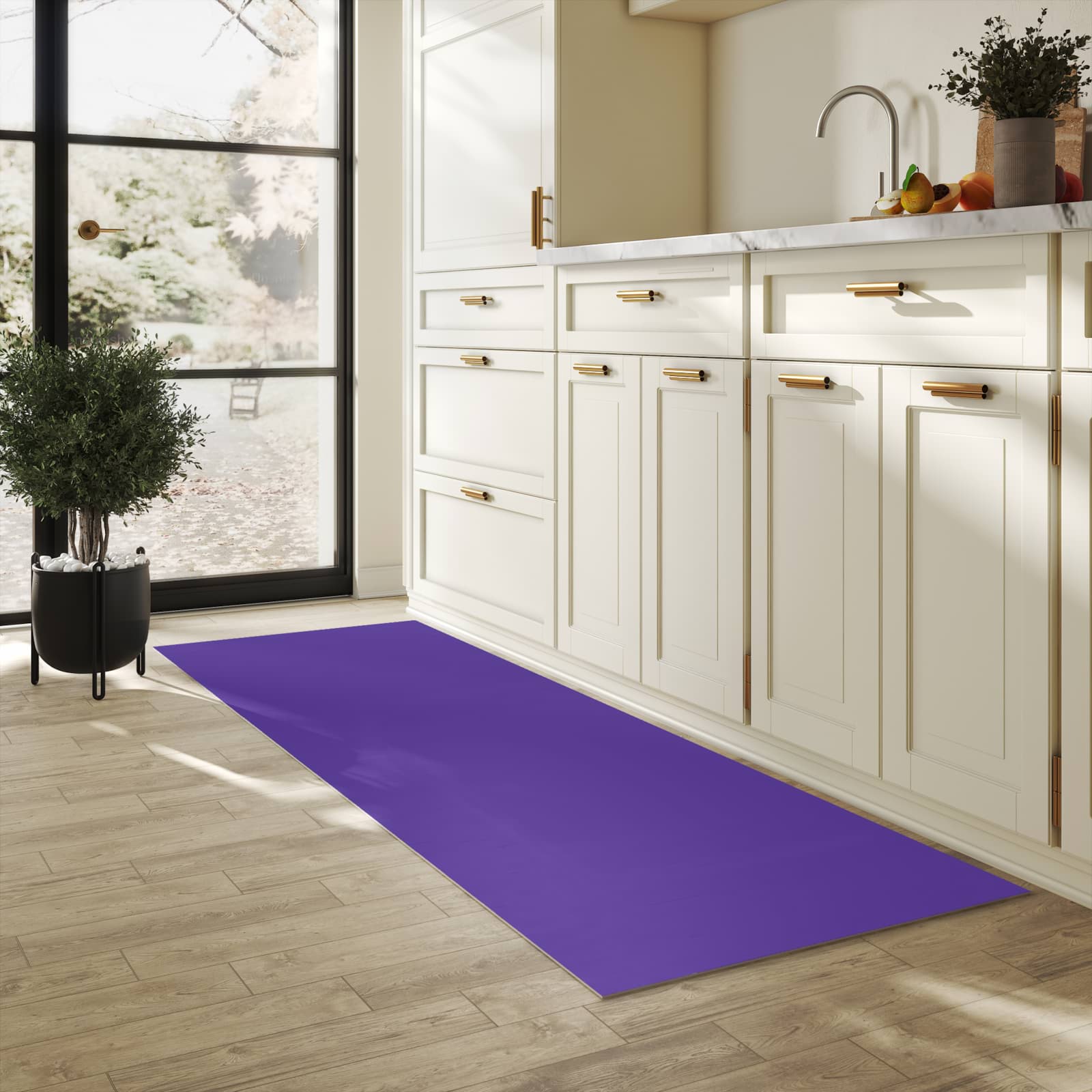 Rutschfester Küchenteppich mit Motiv Lila Hintergrund I in heller Küche