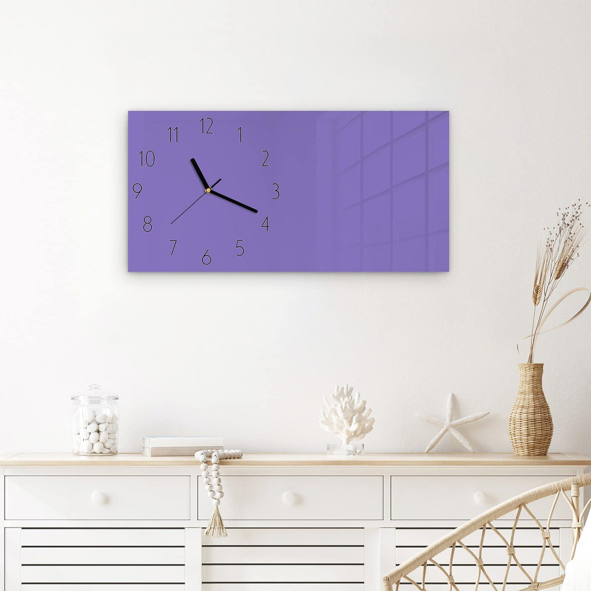 Wanduhr Violetter Hintergrund I aus Glas – Querformat 60 × 30 cm – Einfarbiges Violett in klarer Optik