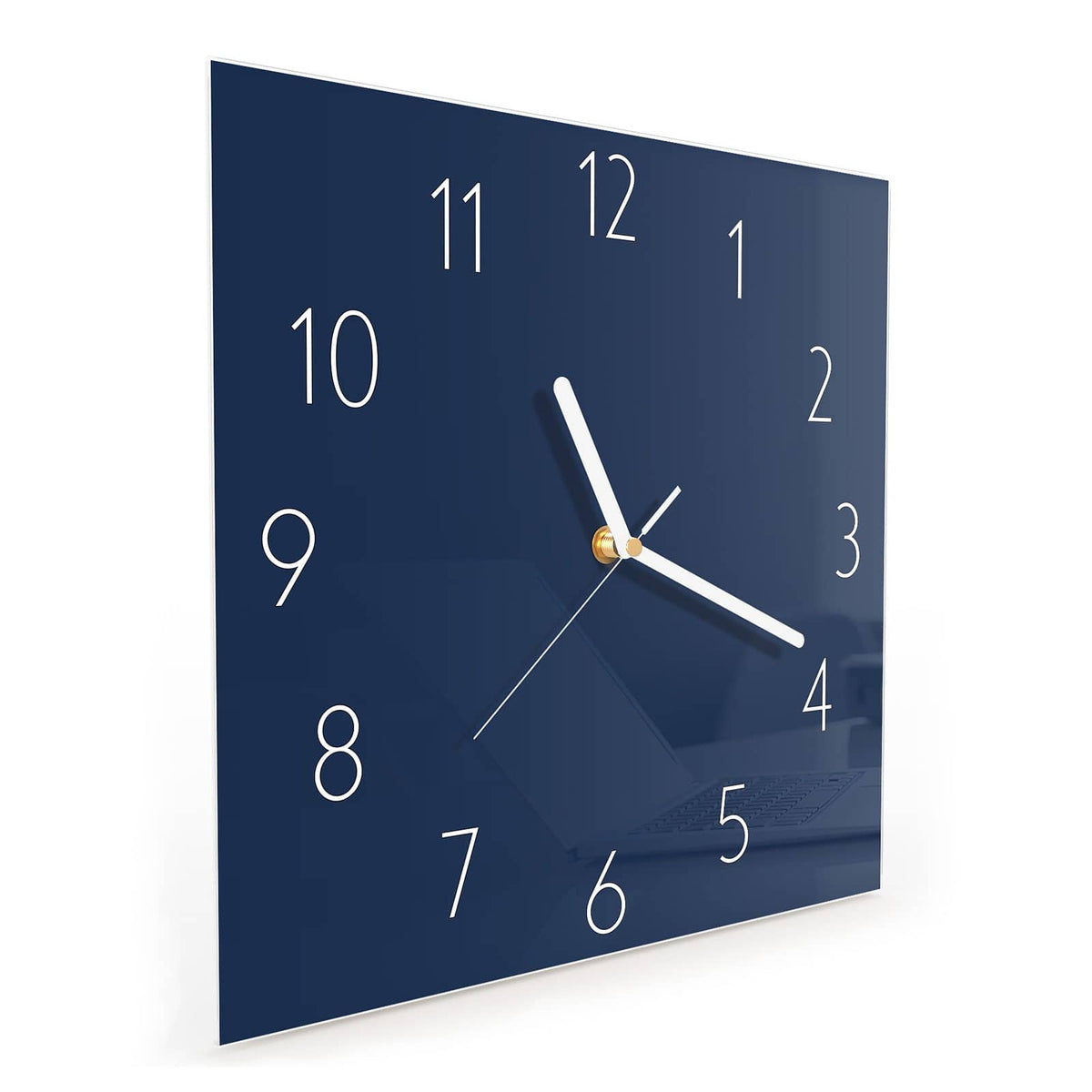 Quadratische Wanduhr aus Glas Mitternachtsblau schräg von der Seite, 4 mm starkes Glas