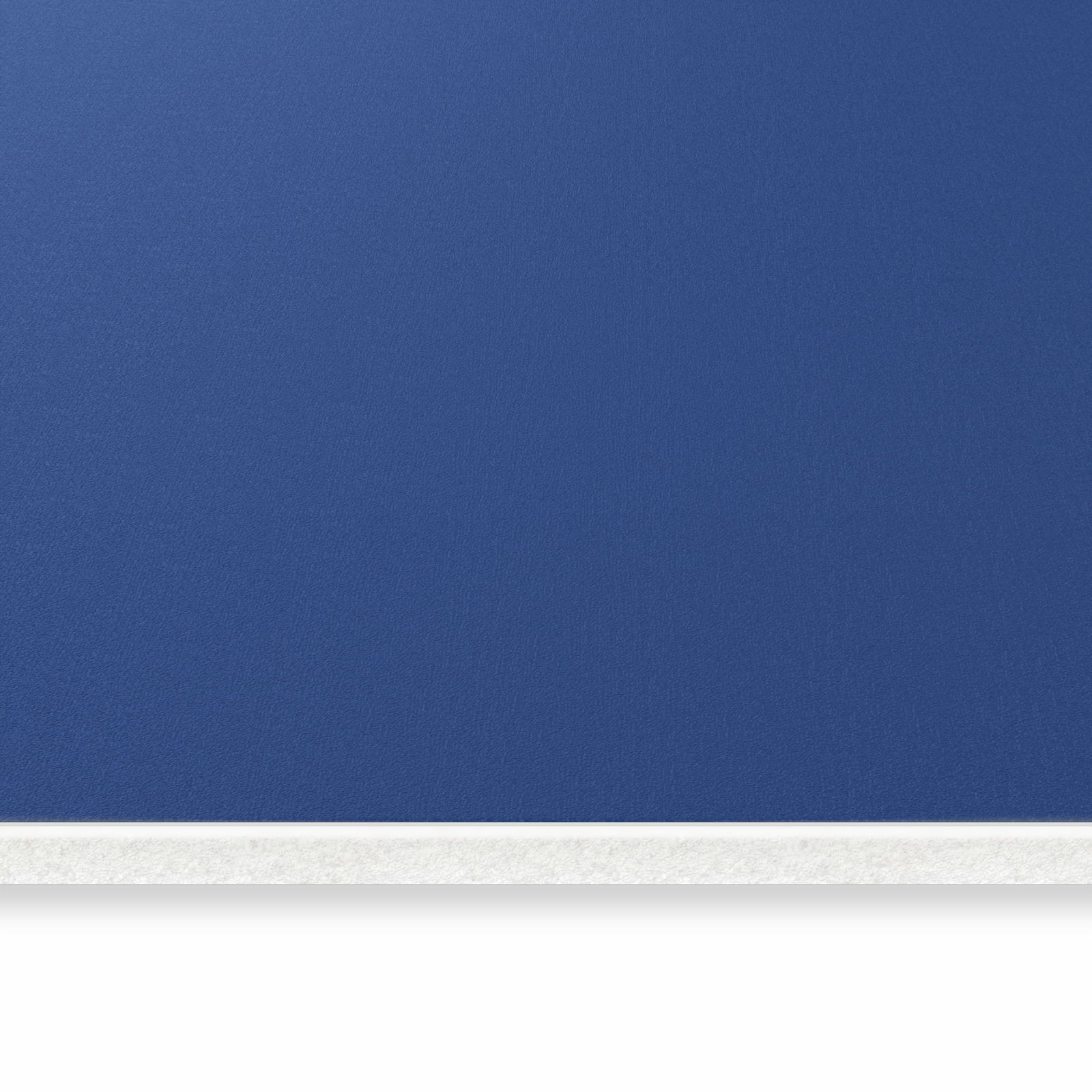 Langlebiger dünner Teppich mit Motiv Marineblauer Hintergrund III in seitlicher Ansicht