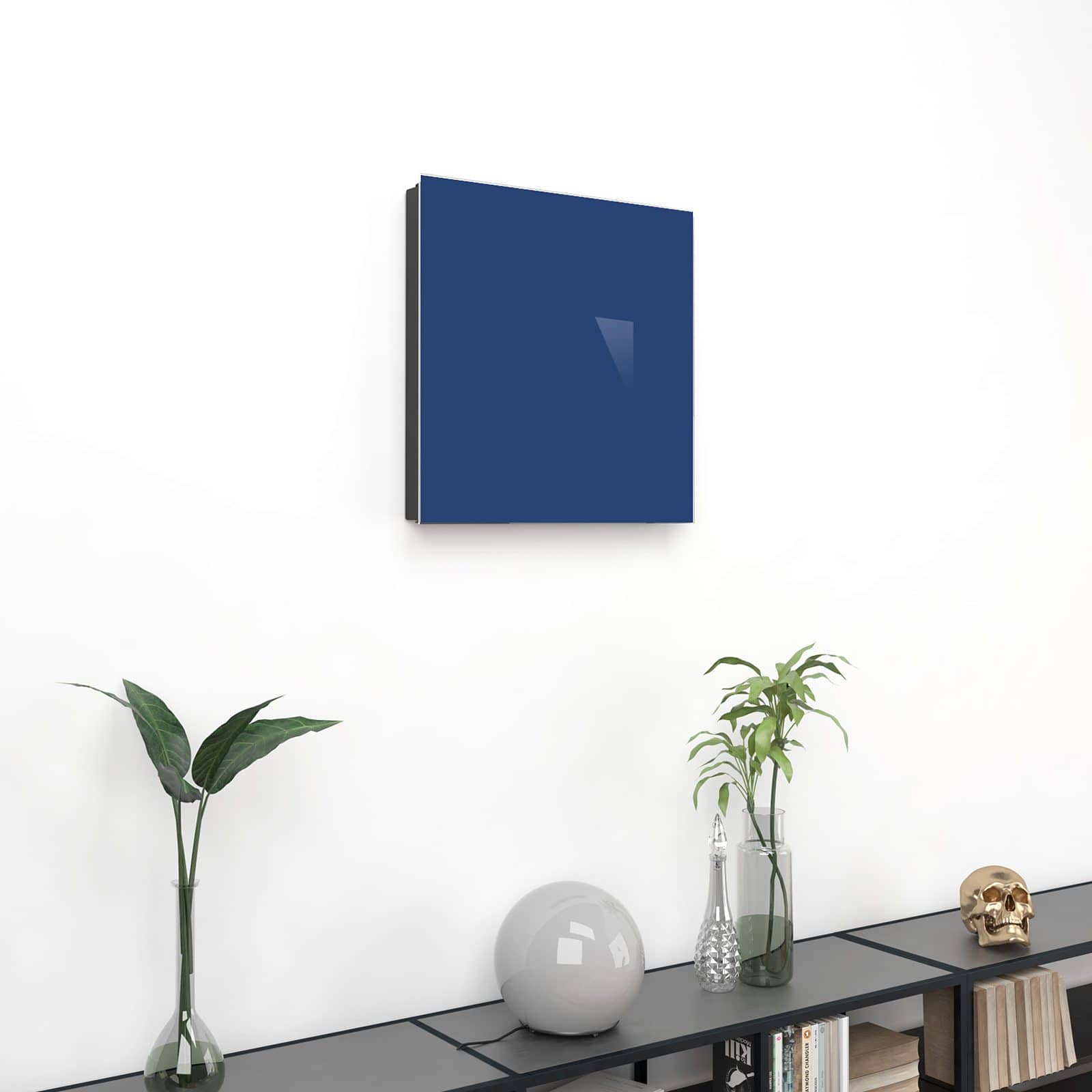 Passgenauer Schlüsselkasten mit Motiv Marineblauer Hintergrund III an Wand im Wohnzimmer