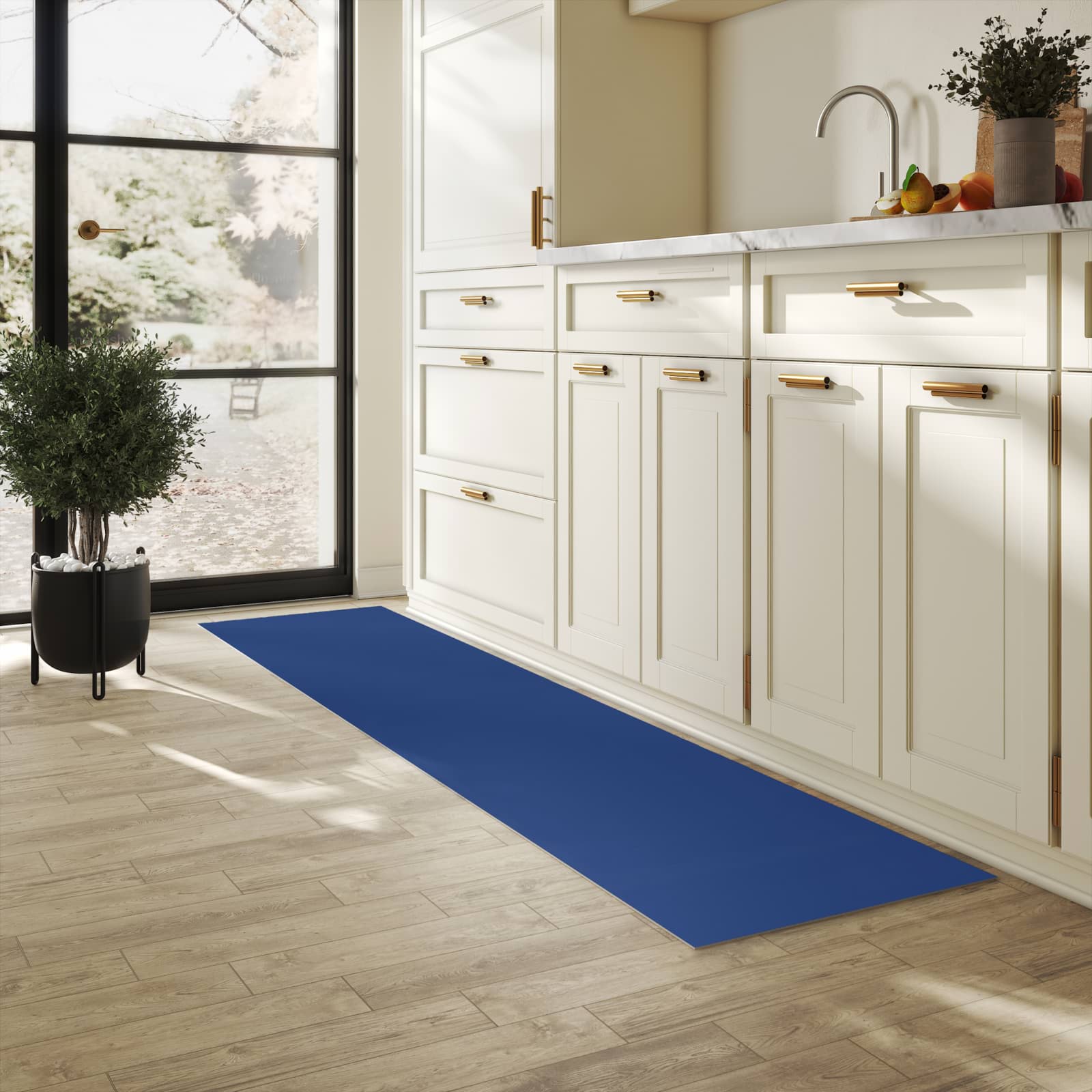 Küchenteppich mit Motiv Marineblauer Hintergrund III für angenehme Haptik in heller Küche