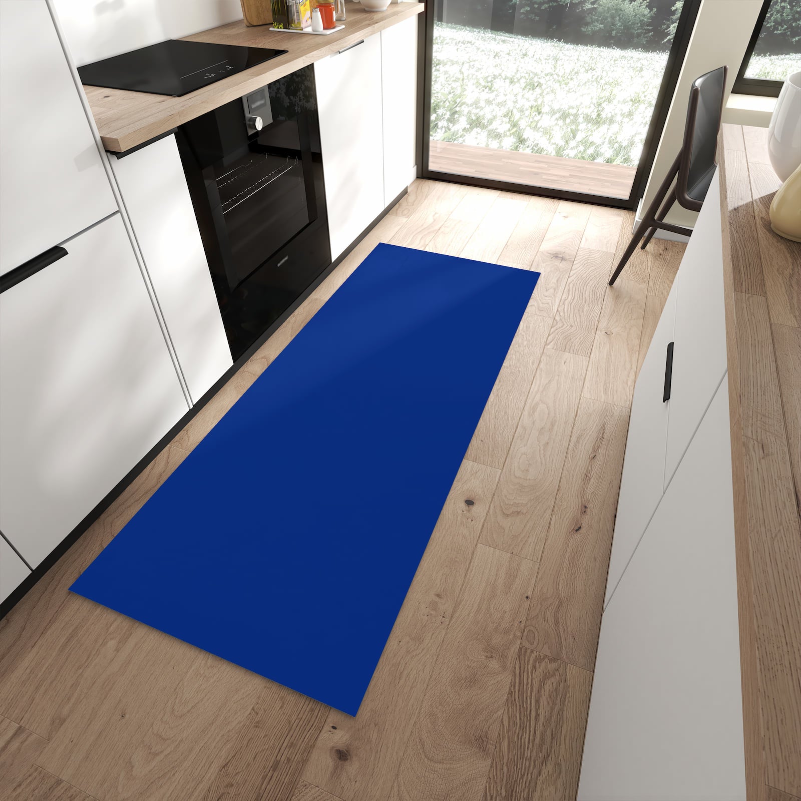 Fleckenresistenter Küchenteppich mit Motiv Königsblauer Hintergrund I in moderner Küche