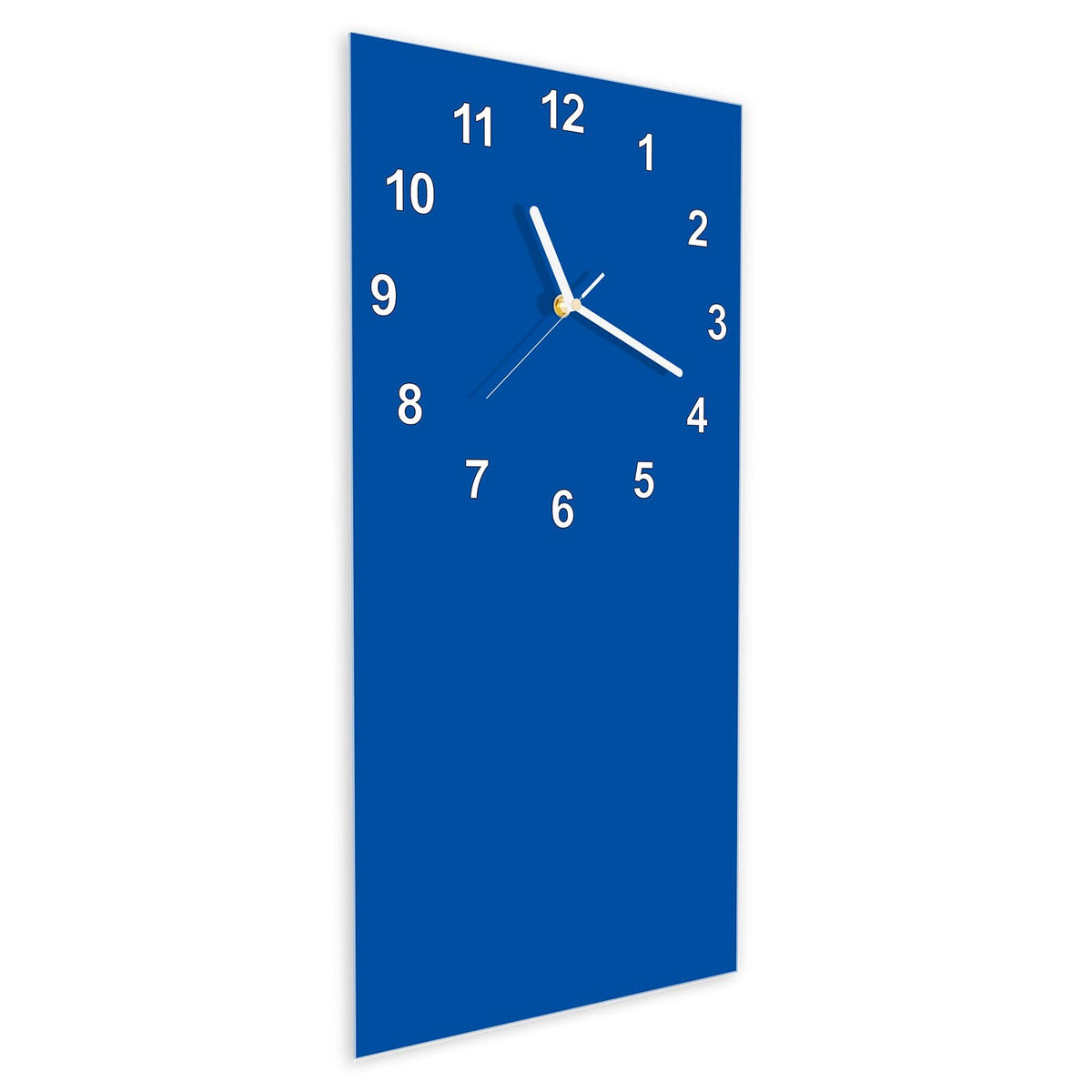 Wanduhr aus Glas im Hochformat Signalblau schräg von der Seite, 4 mm starkes Glas