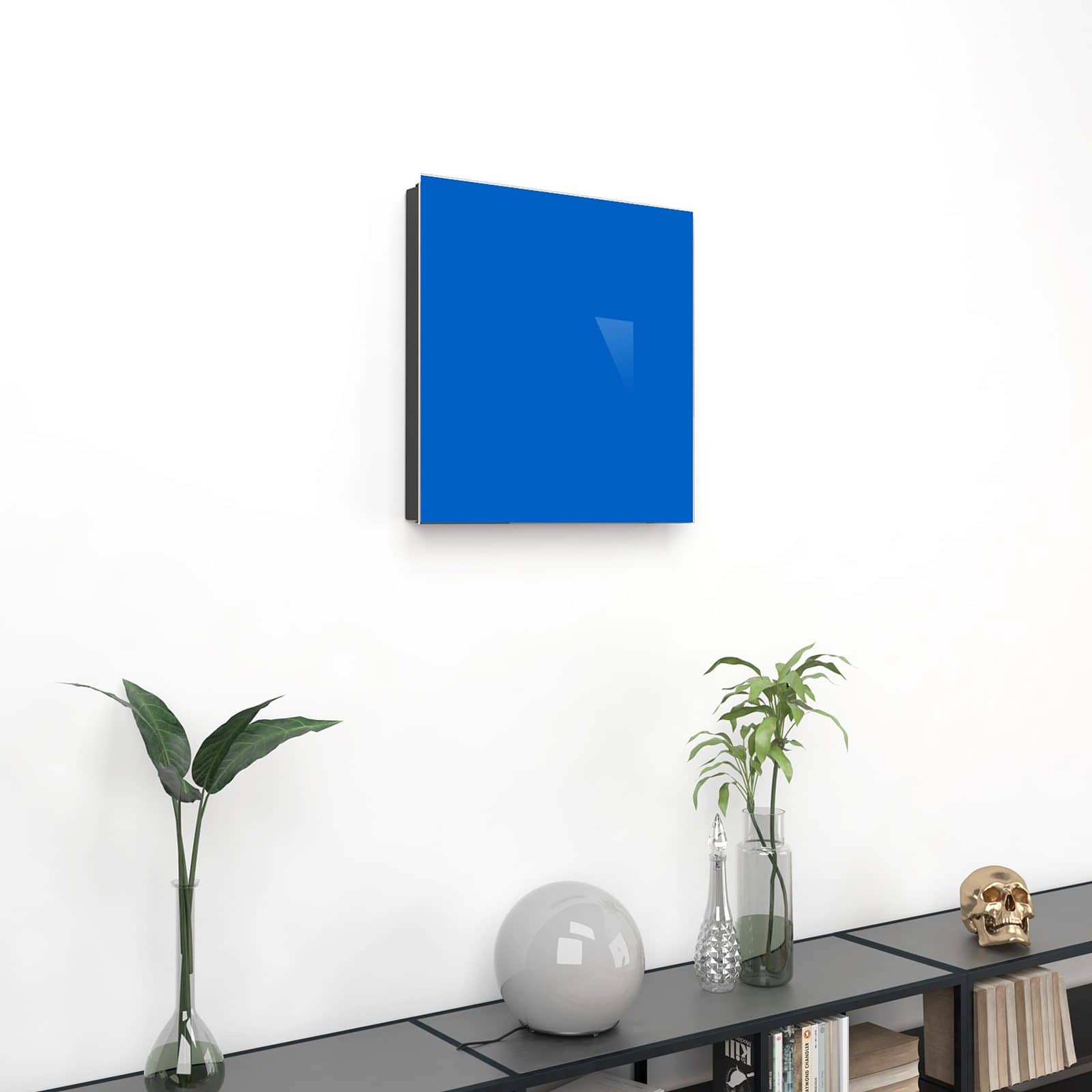 Farbechte Schlüsselbox mit Motiv Blauer Hintergrund II an Wand im Wohnzimmer