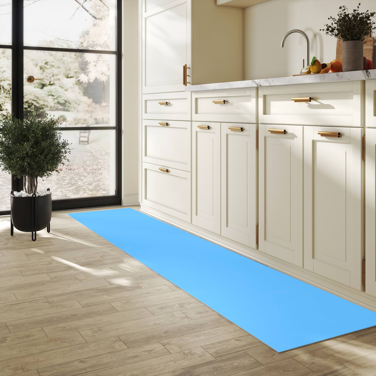 Rutschhemmender dünner Teppich mit Motiv Himmelblauer Hintergrund in heller Küche