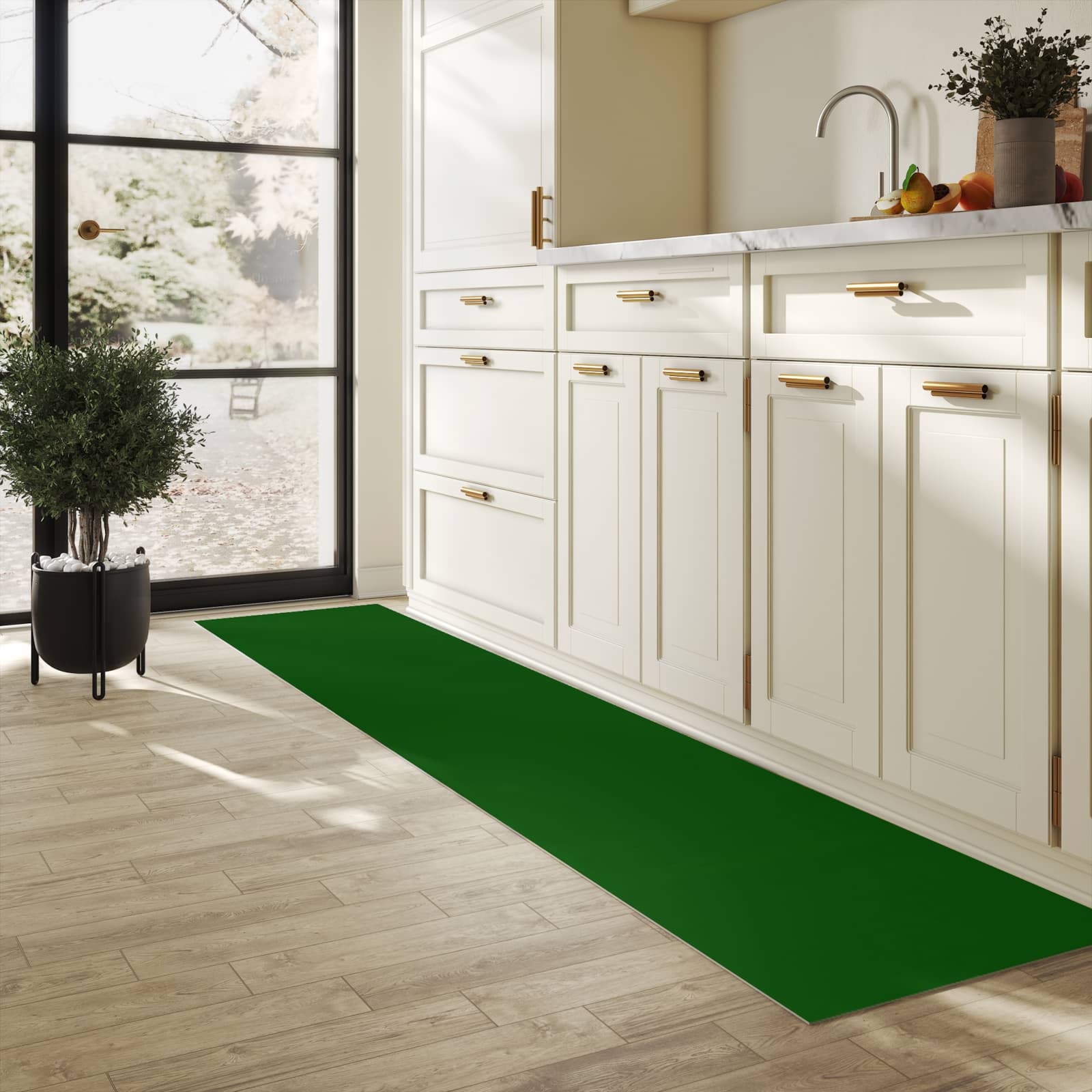 Strapazierfähiger dünner Küchenteppich mit Motiv Dunkelgrüner Hintergrund I in heller Küche