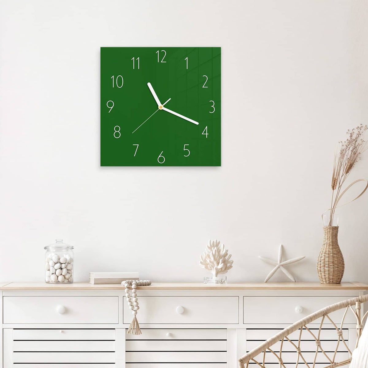 Wanduhr Waldgrün aus Glas – Quadratisch 30 × 30 cm – Sattes Dunkelgrün ohne Muster