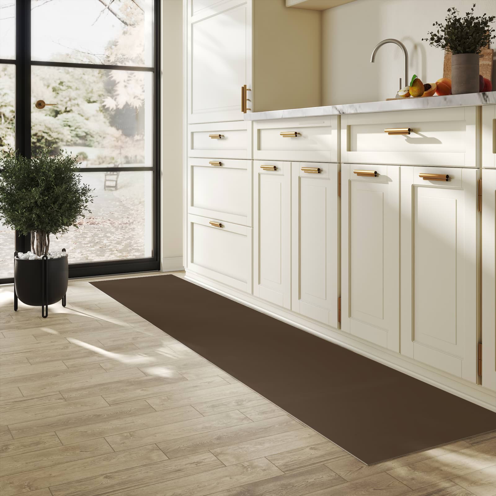 Küchenläufer mit dunkelbraunem Hintergrund in der Küche - sicher aufbewahren