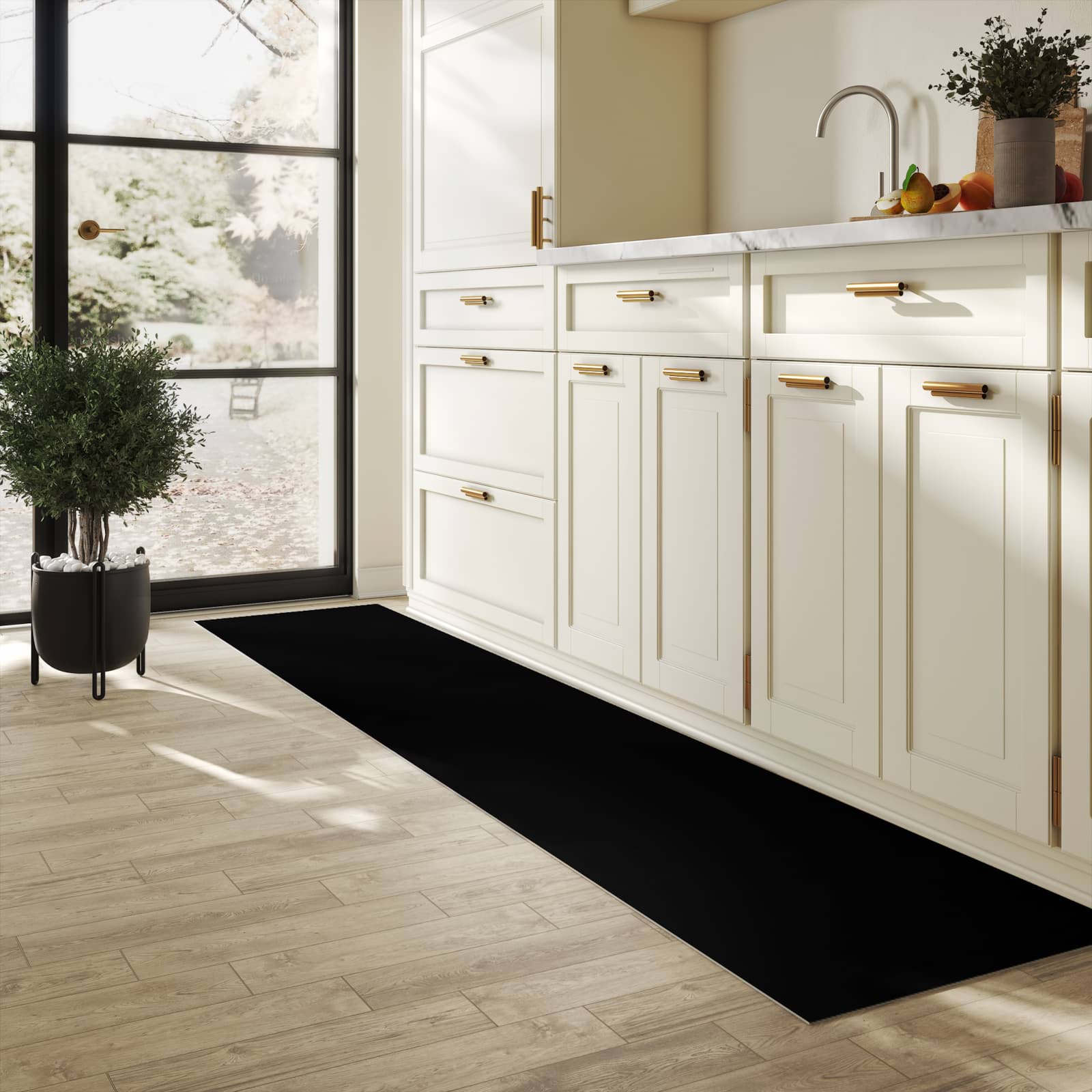 Waschbarer Teppich mit schwarzem Hintergrund-Motiv in der Küche - sicher aufbewahren