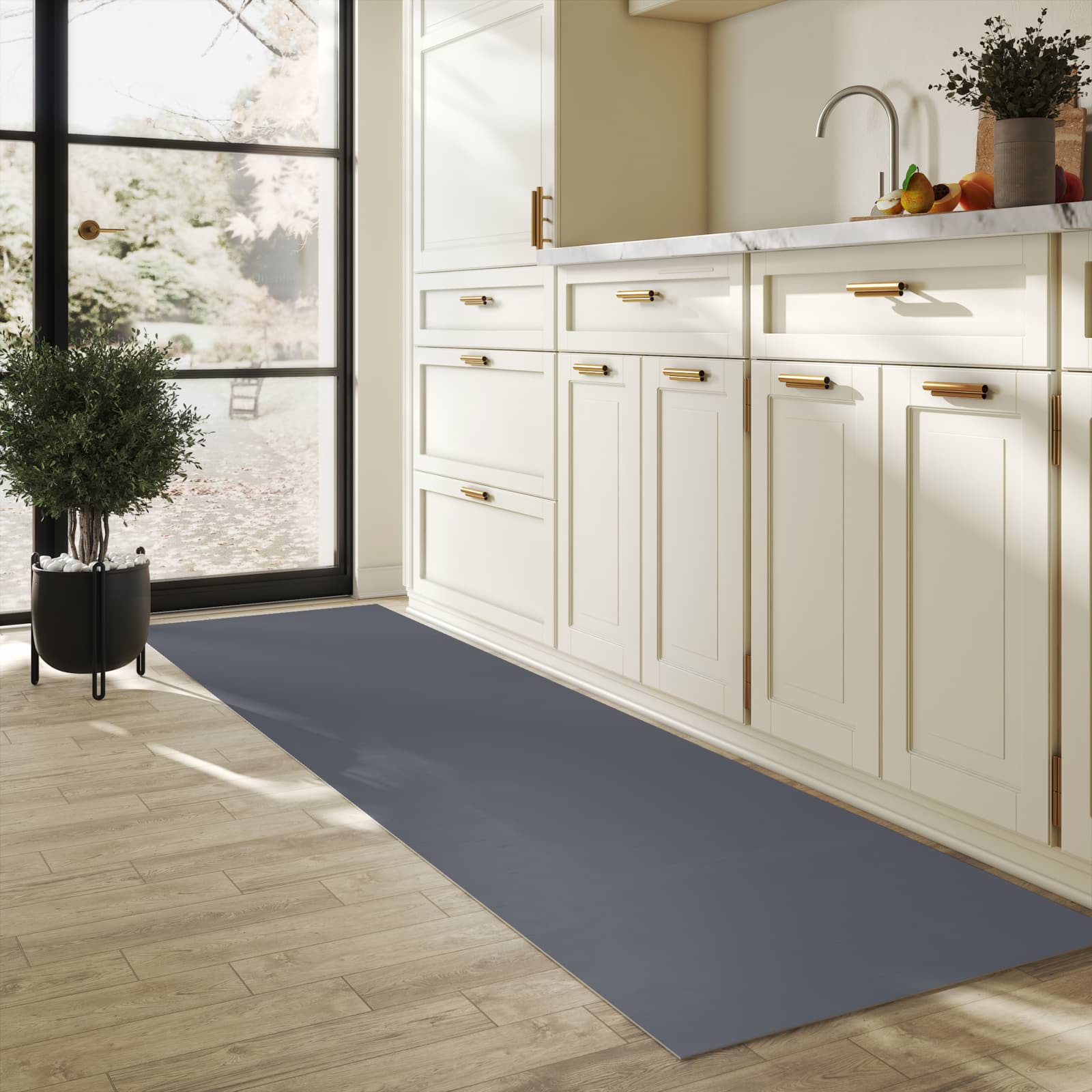 Pflegeleichter Küchenläufer mit dunkelgrauem Hintergrund-Motiv in der Küche