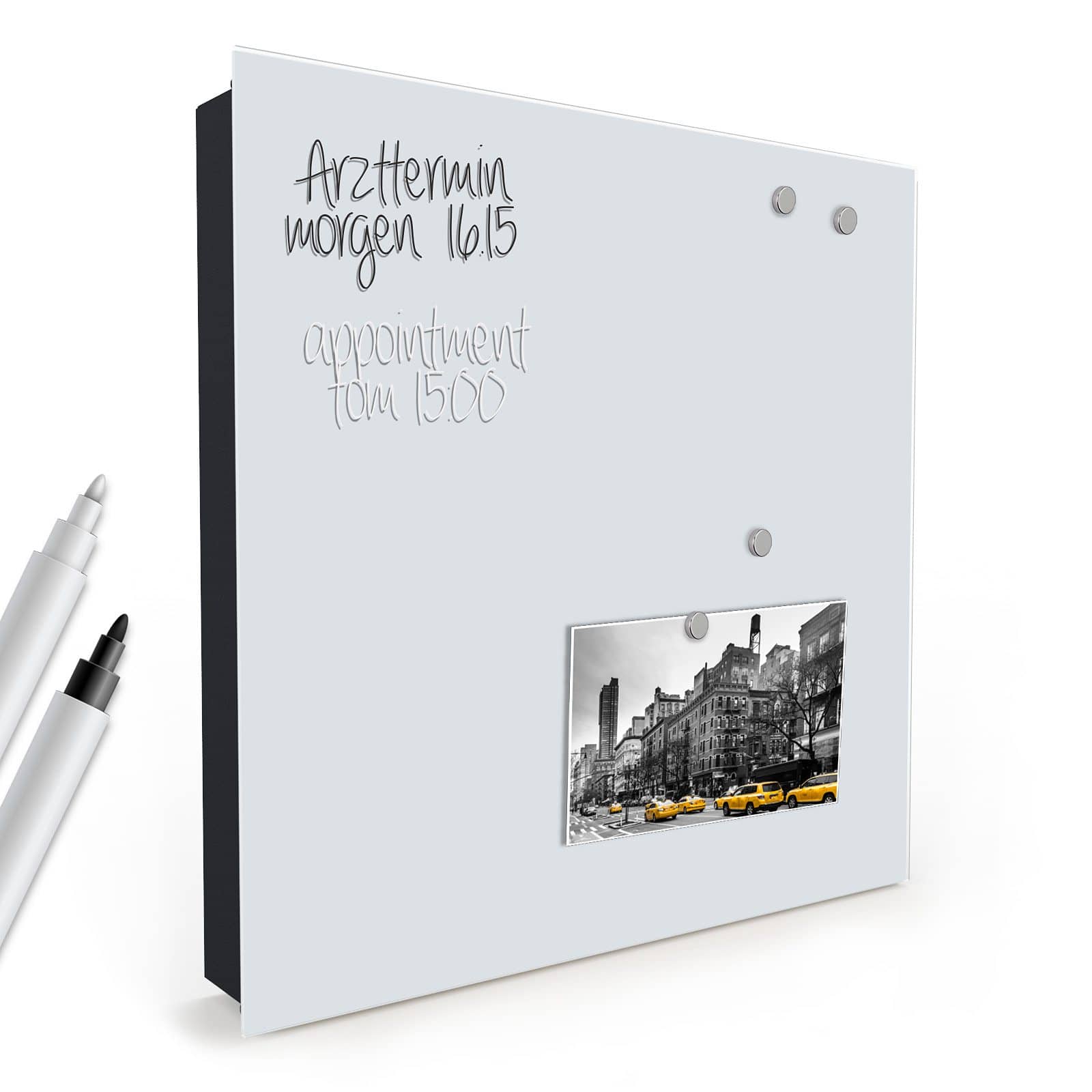 Großer Schlüsselkasten mit universeller Passform und Motiv Hellgrauer Hintergrund in schräger Produktansicht mit Zubehör