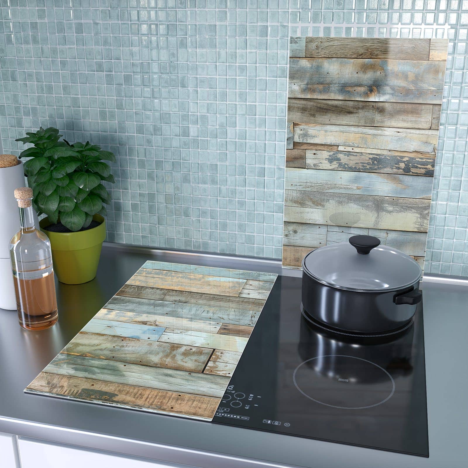 2-teilige Glasabdeckplatte für Ceranfeld mit Alte Holzplanken-Motiv als Spritzschutz hinter dem Kochfeld
