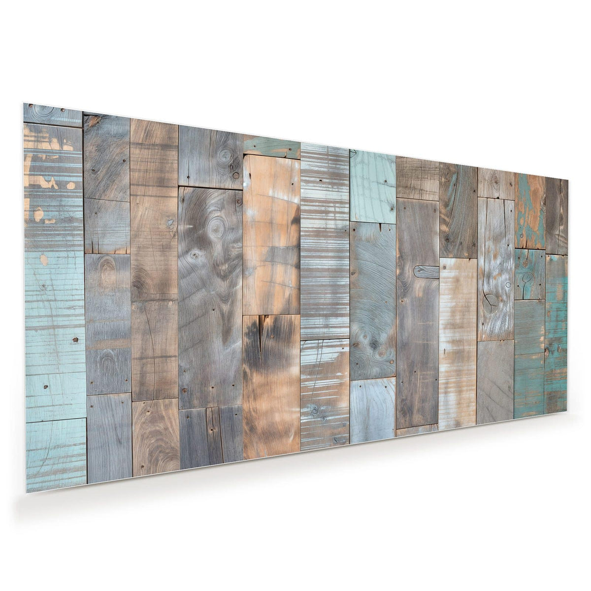Patchwork unterschiedlich langer Altholzbretter in Grau, Braun und blassem Mint