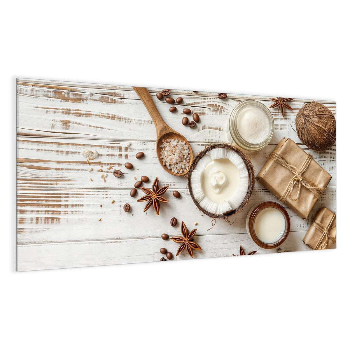 Flatlay auf weißem Holz: halbe Kokosnuss mit Creme, Cremetiegel, Kaffeebohnen, Anissterne, Salz im Holzlöffel, in Papier gewickelte Seifen