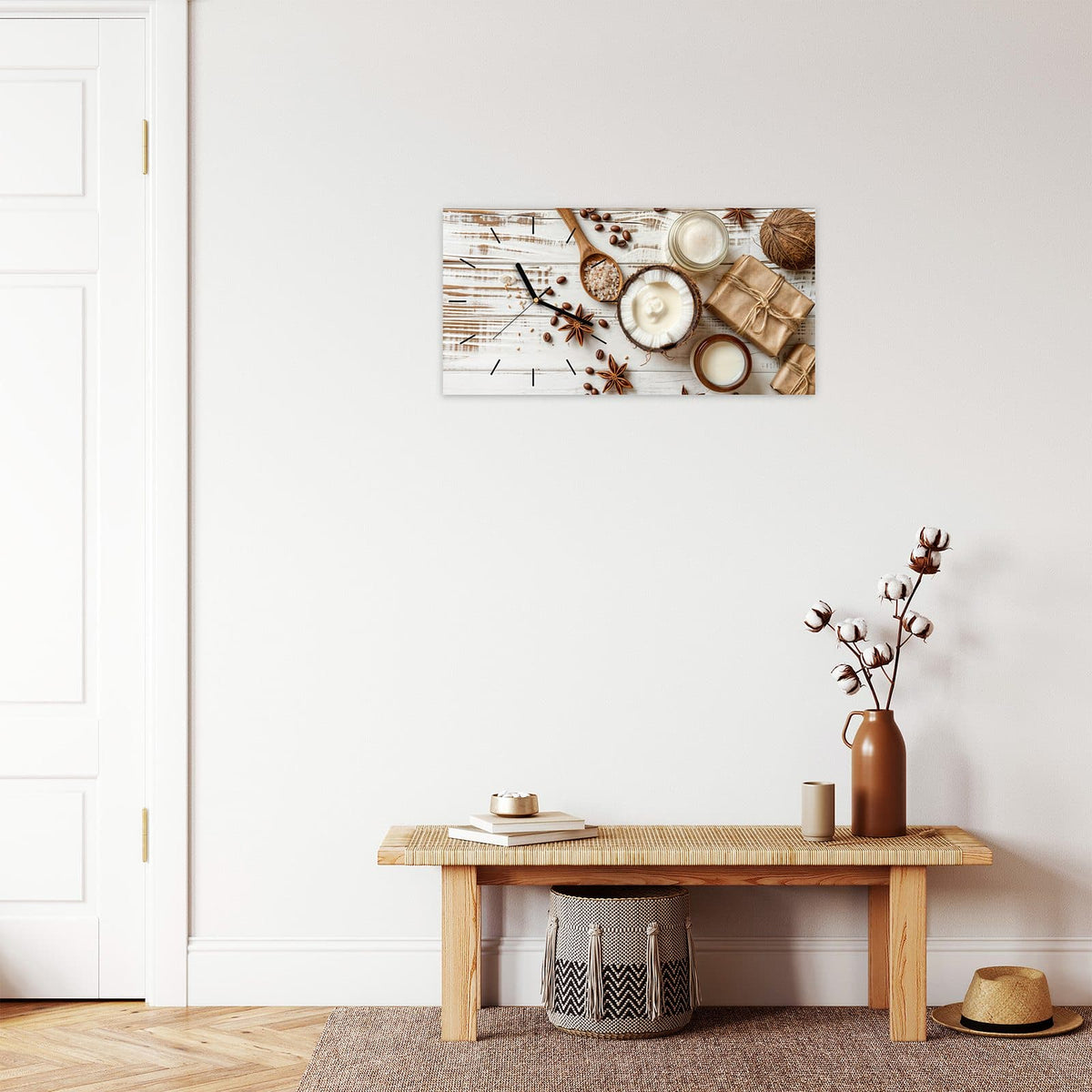 Wanduhr aus Glas im Querformat Kokosnuss und Kaffee mit Ziffernblatt Linie über einer Holzbank im Flur