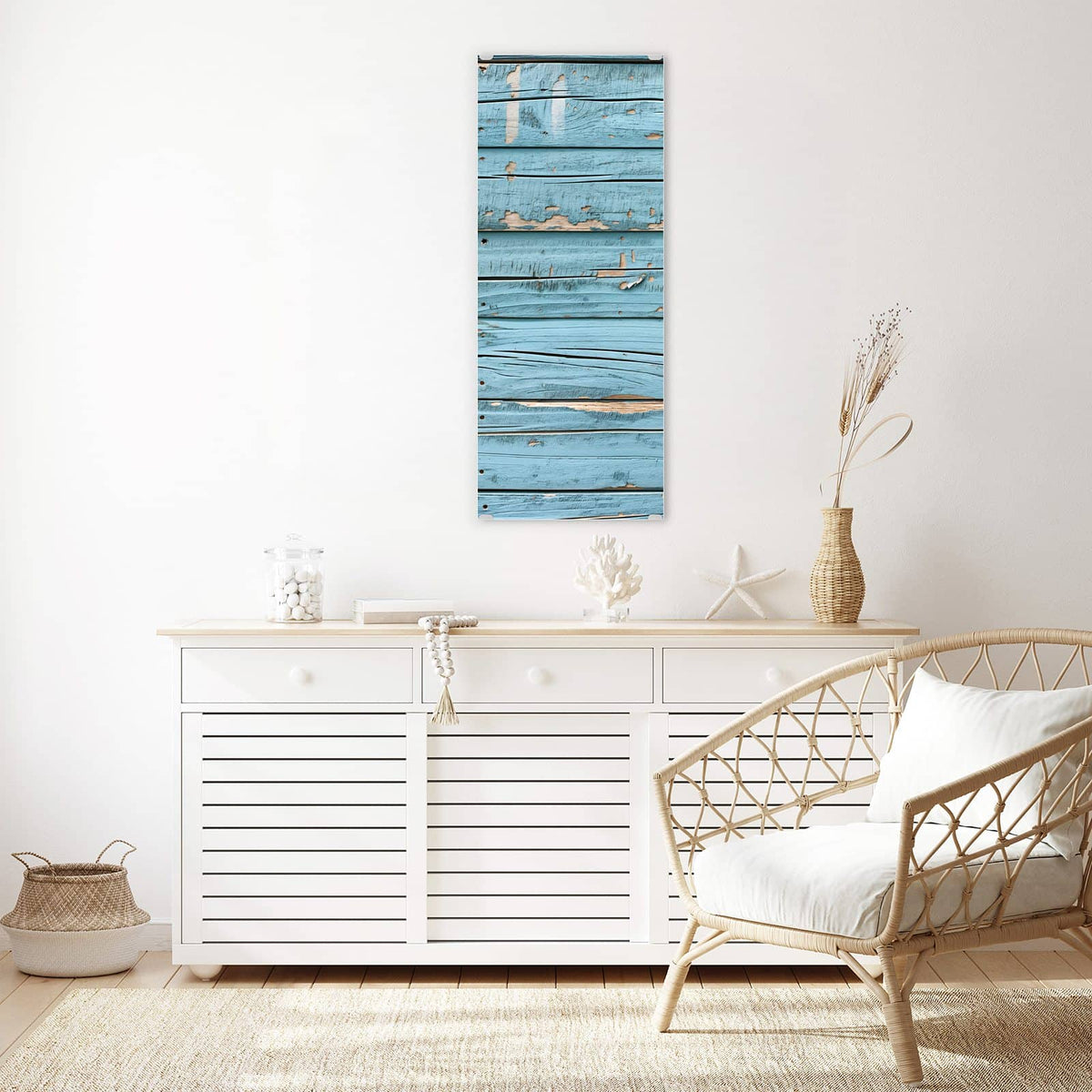 Glasbild Abblätterndes Hellblau an der Wand – Waagerechte Bretter mit stark abblätternder hellblauer Farbe, darunter helles Holz