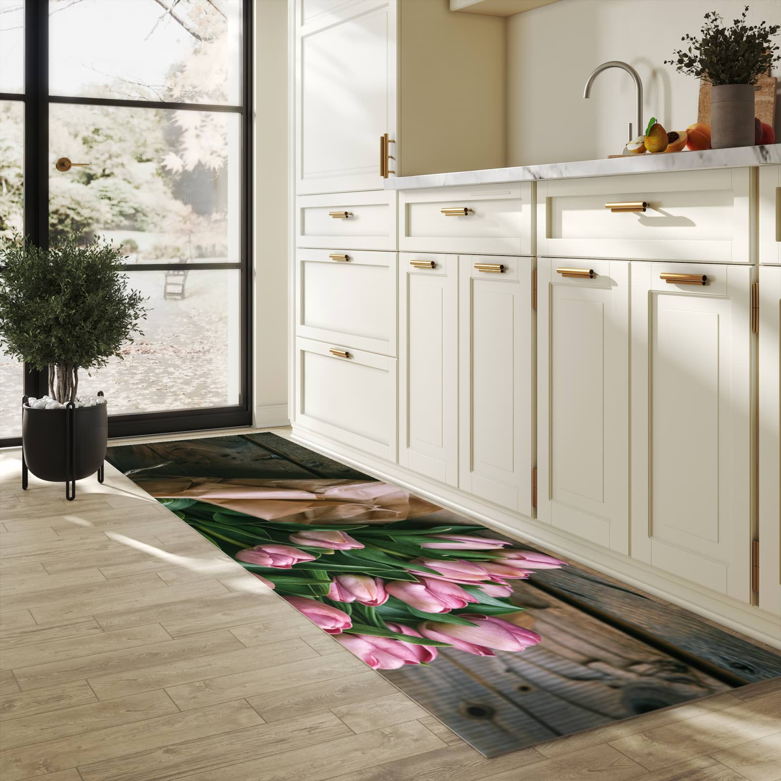Langlebiger rutschfester Küchenläufer mit Motiv Rosa Tulpenstrauss in heller Küche