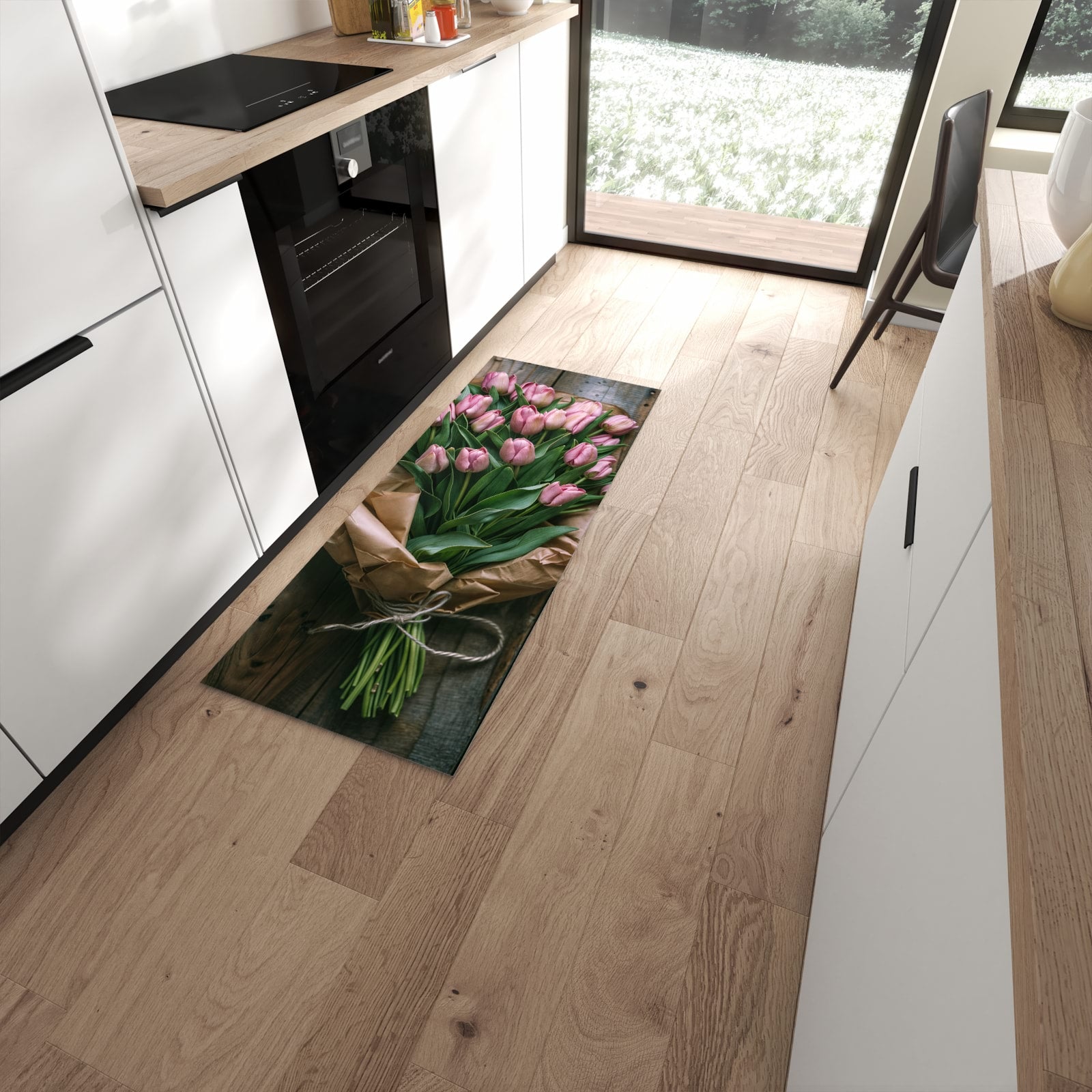 Formstabiler waschbarer Läufer für die Küche mit Motiv Rosa Tulpenstrauss in moderner Küche #grösse_60 x 150 cm