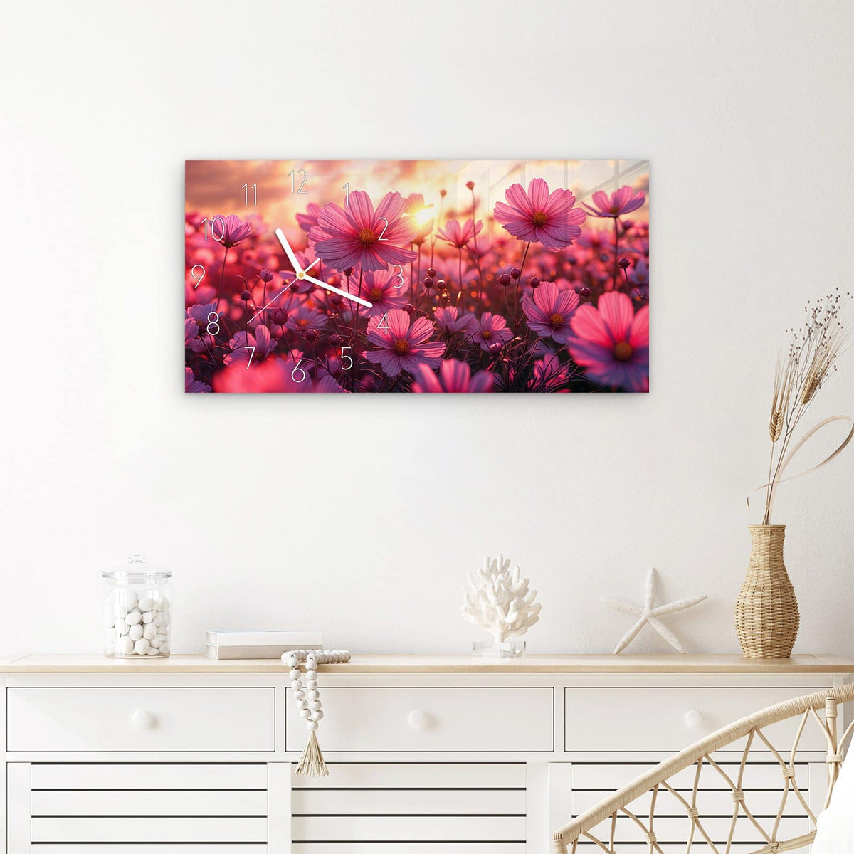 Wanduhr Blumenfeld Sonnenuntergang aus Glas – Querformat 60 × 30 cm – Rosa Cosmeen im Abendlicht