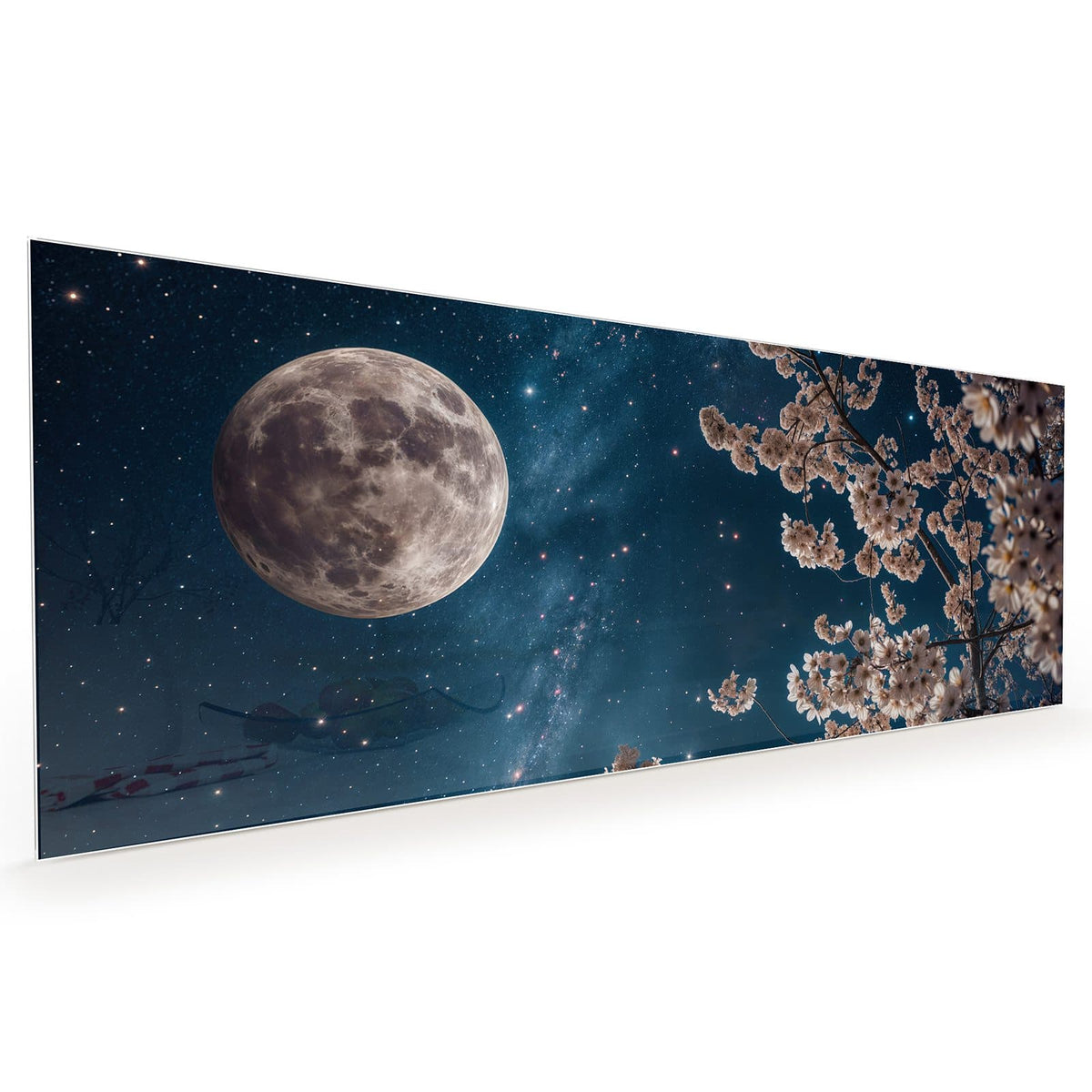 Küchenrückwand aus Glas im Hochformat mit Motiv Blüten unter Sternen: Zweige mit weißen Kirschblüten vor tiefblauem Sternenhimmel mit Milchstraße
