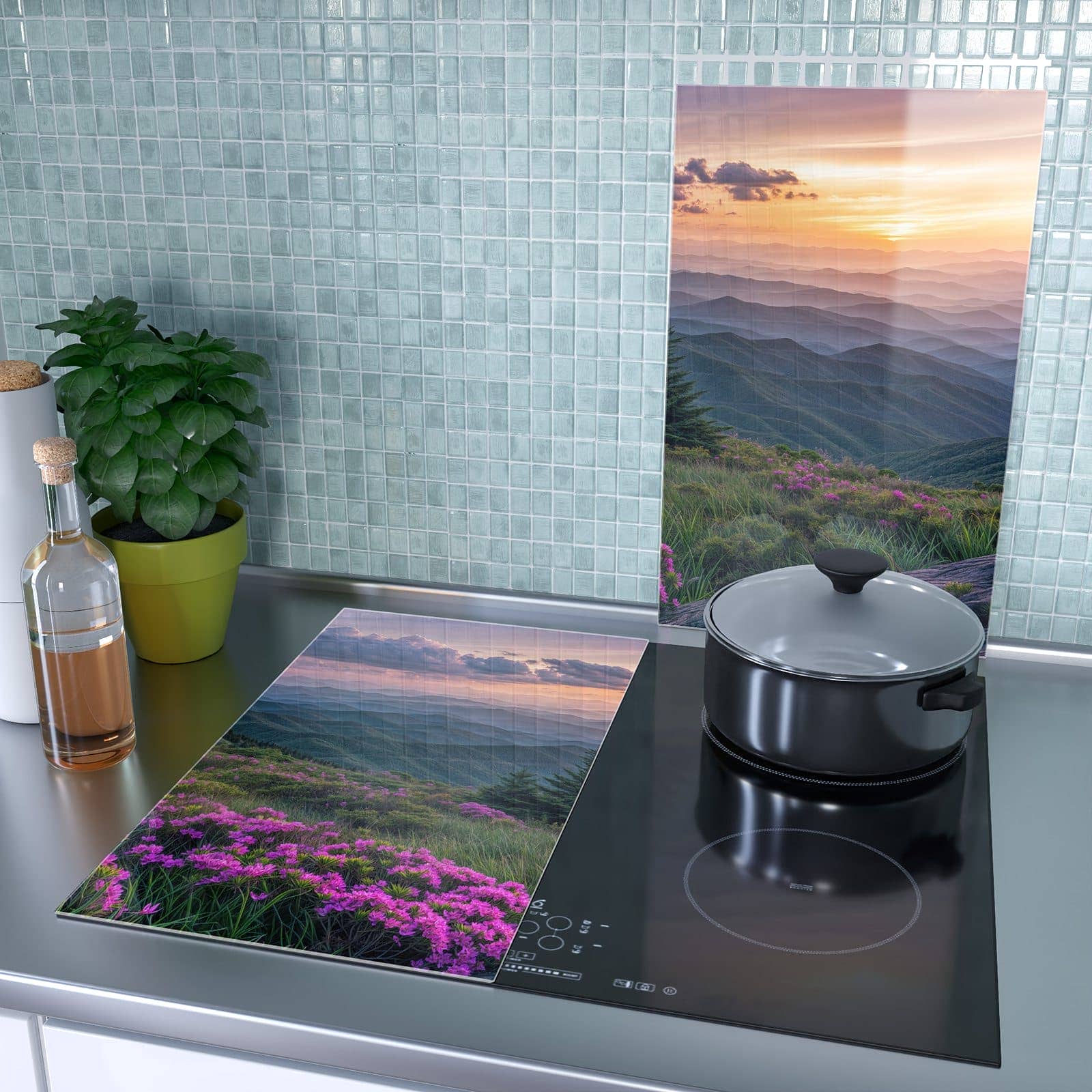 2-teilige Herdabdeckplatte mit Berglandschaft Blumen-Motiv als Spritzschutz hinter dem Kochfeld