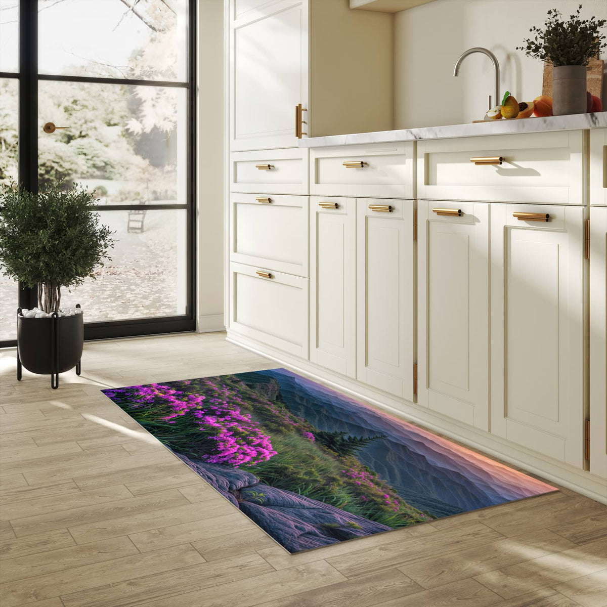 Wasserabweisender waschbarer Küchenläufer mit Motiv Berglandschaft Blumen in heller Küche